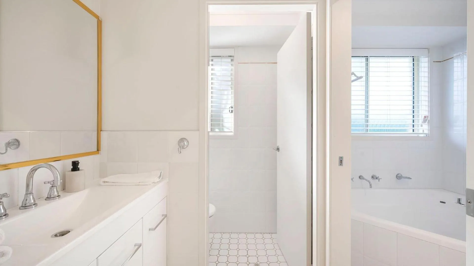 Bathroom in My Shell Boat Harbour 55 Blanch Steet