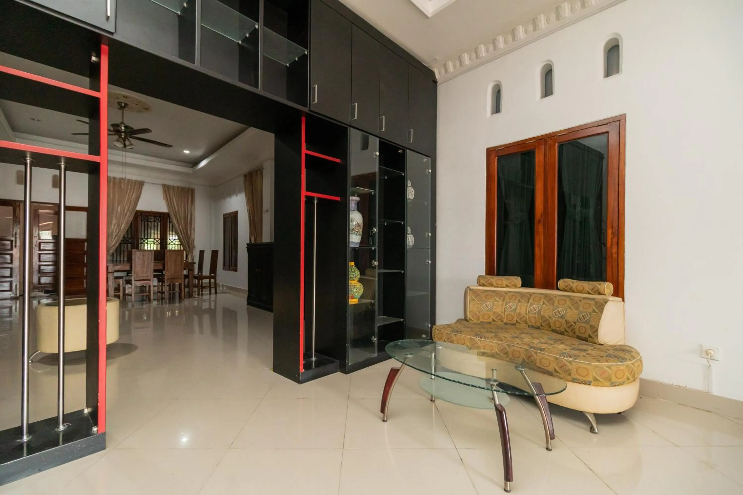 RedDoorz Syariah near Universitas Putra Indonesia Padang