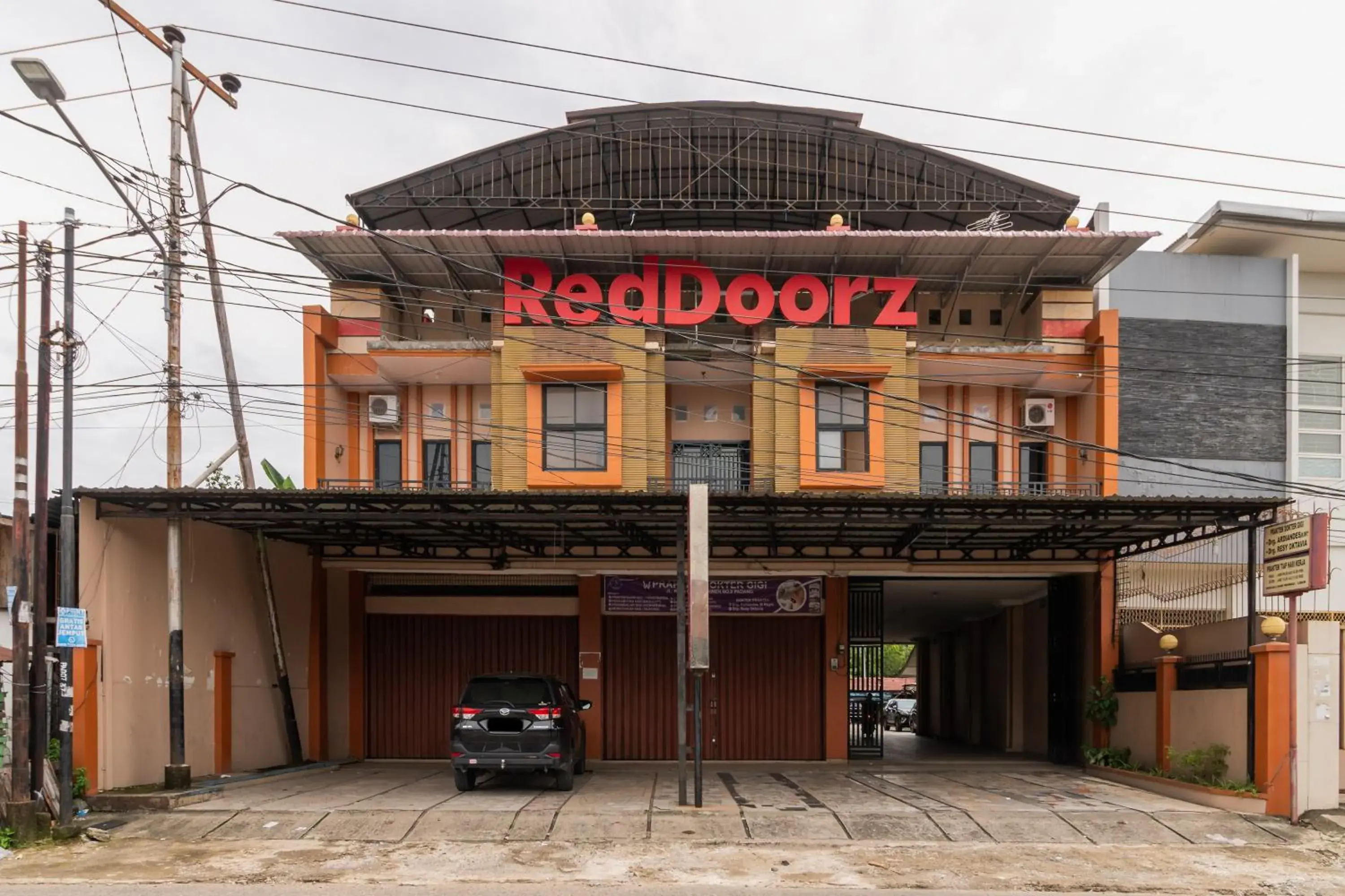 RedDoorz Syariah near Universitas Putra Indonesia Padang RedDoorz Syariah near Universitas Putra Indonesia Padang