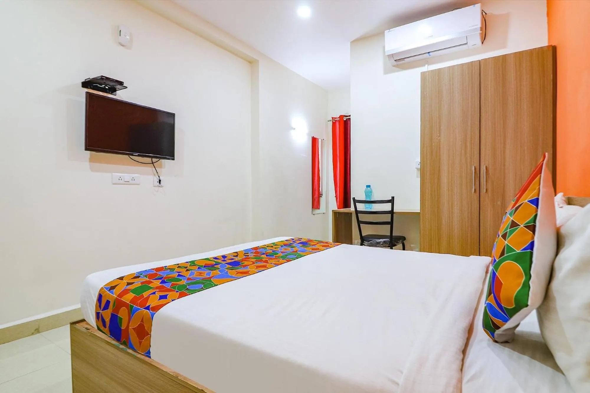 Bed in FabExpress Kings Inn