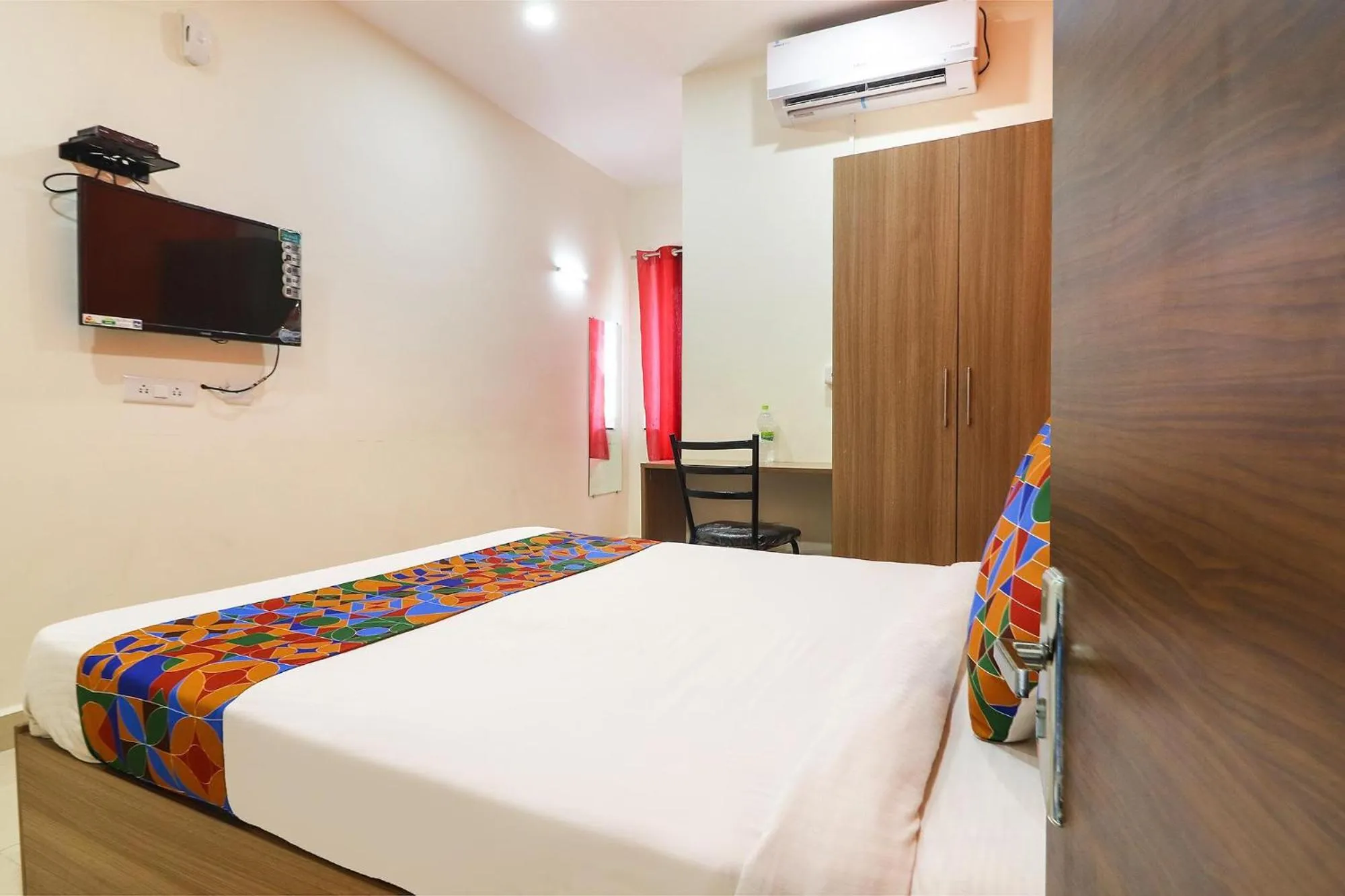 Bed in FabExpress Kings Inn