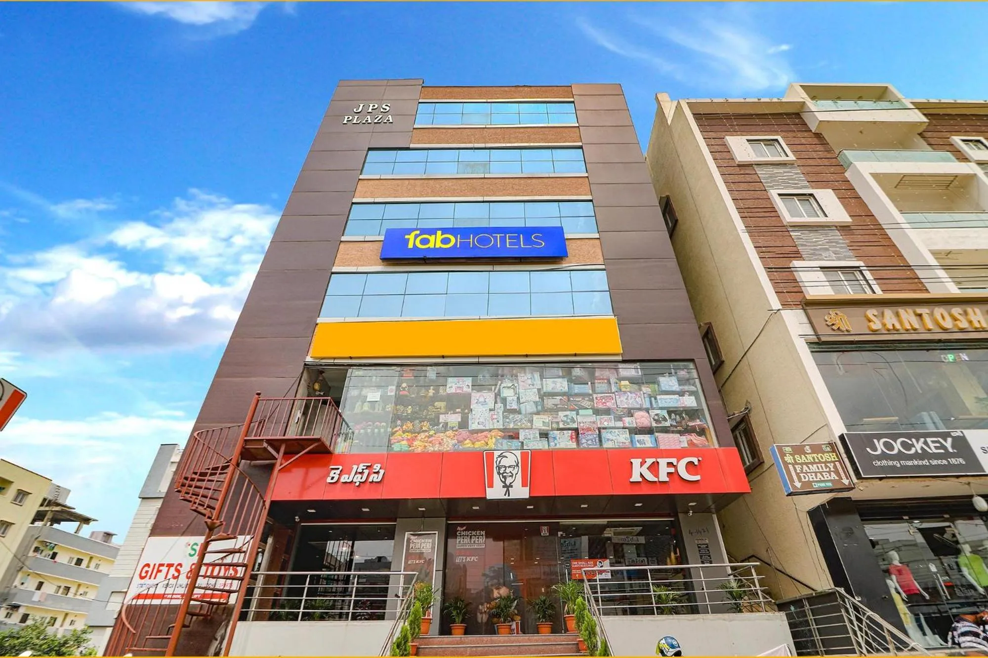 Property building in FabExpress Kings Inn