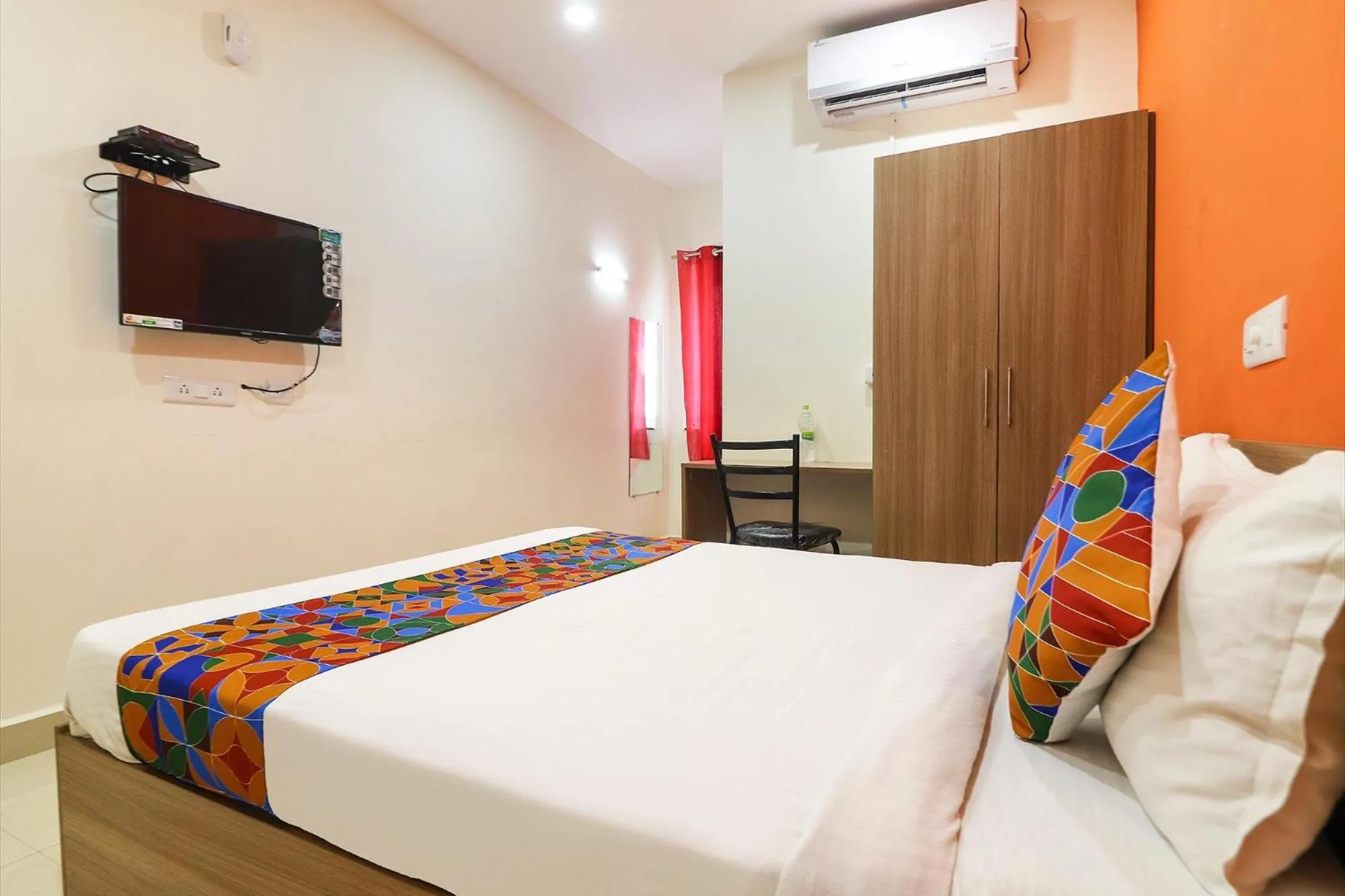 Bed in FabExpress Kings Inn