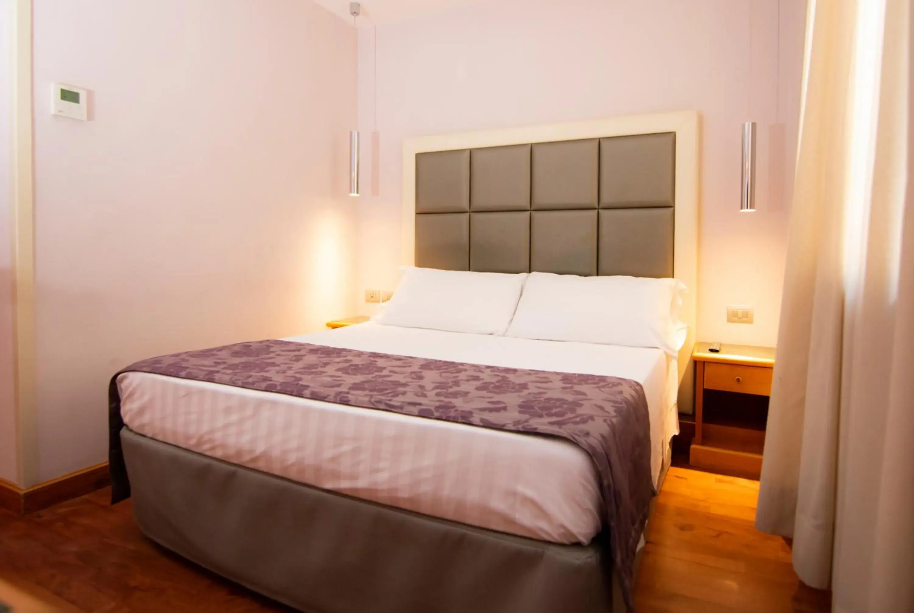 Bedroom, Bed in Hotel Giolli Nazionale Bedroom, Bed in Hotel Giolli Nazionale