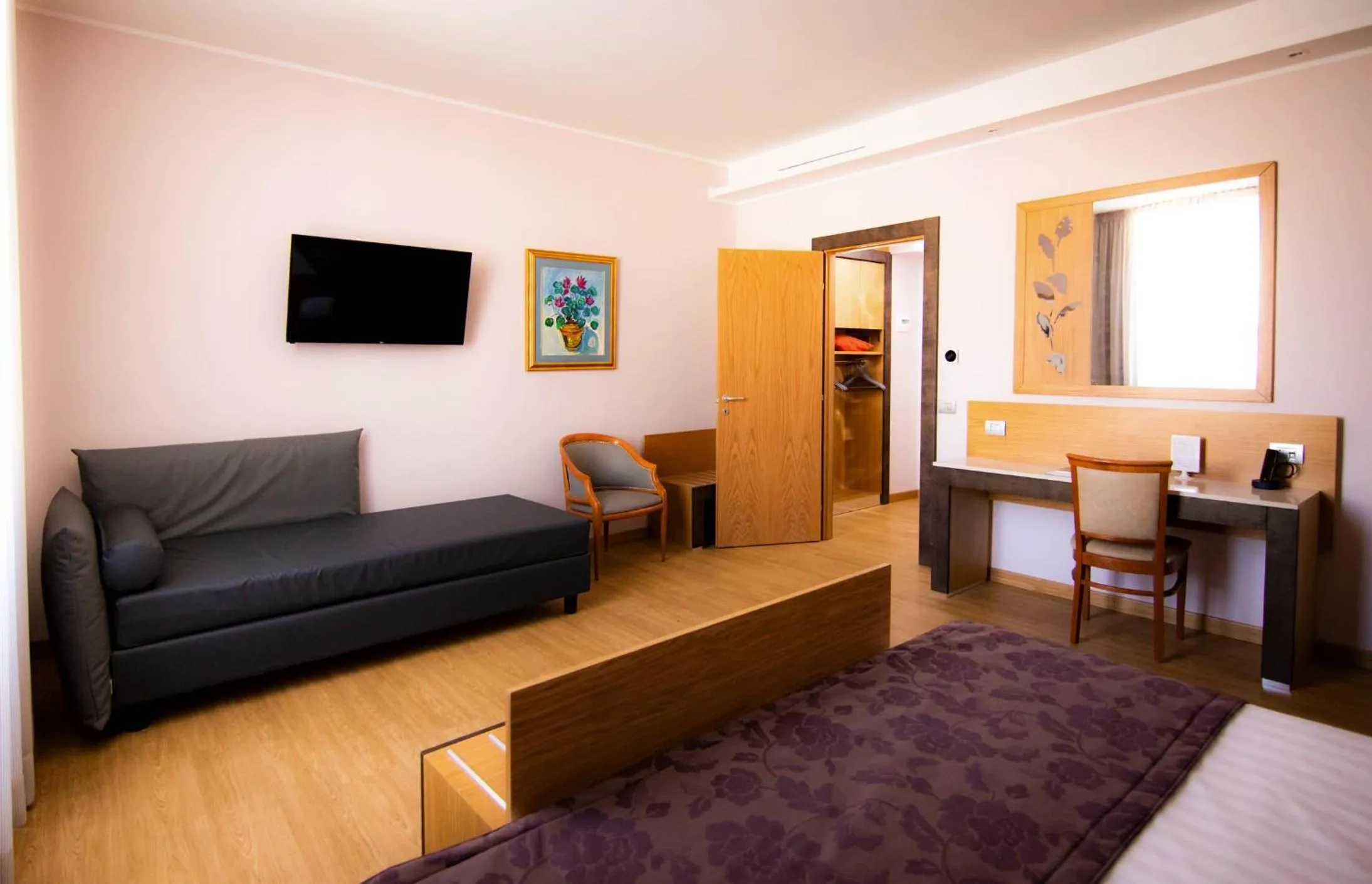 Photo of the whole room, Bed in Hotel Giolli Nazionale