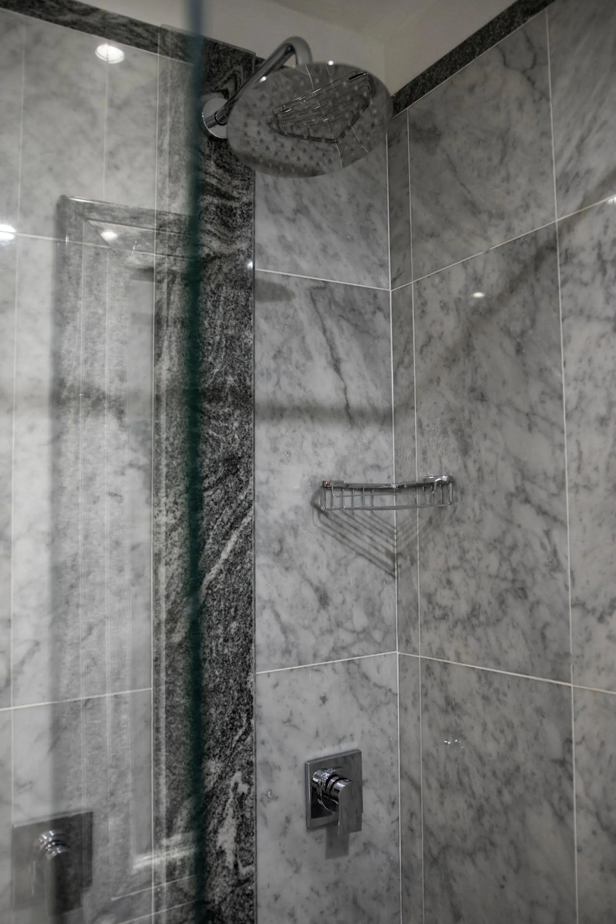 Shower in Hotel Giolli Nazionale