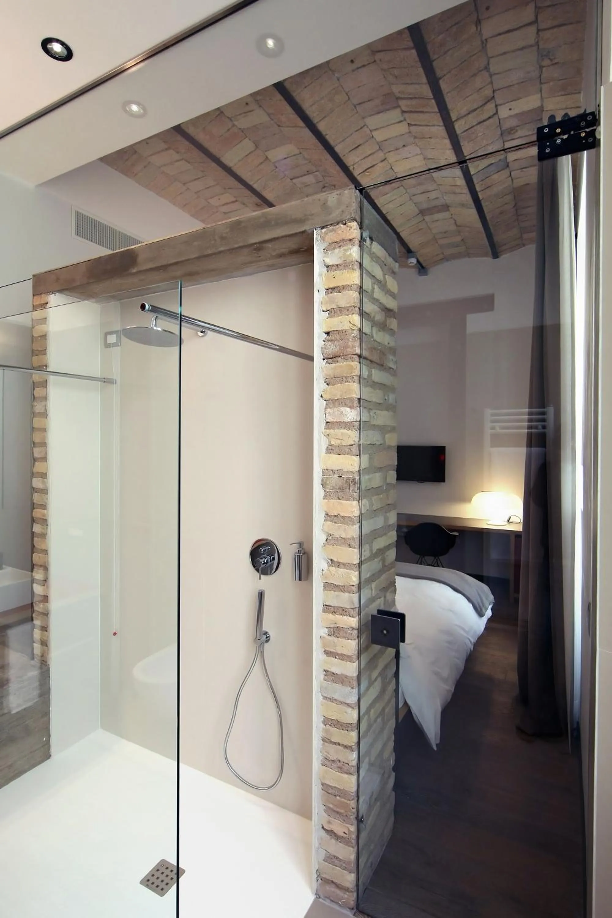 Shower, Bed in Hotel Giolli Nazionale