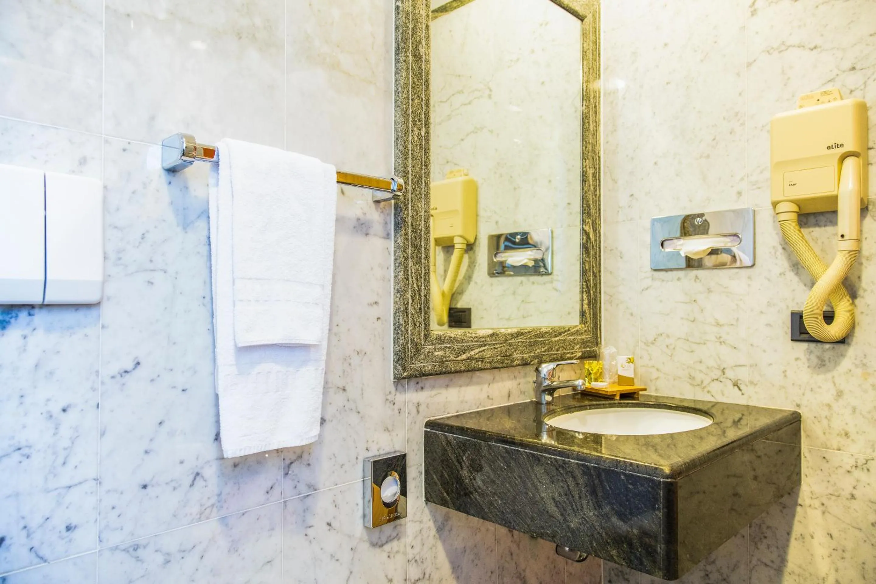 Bathroom in Hotel Giolli Nazionale