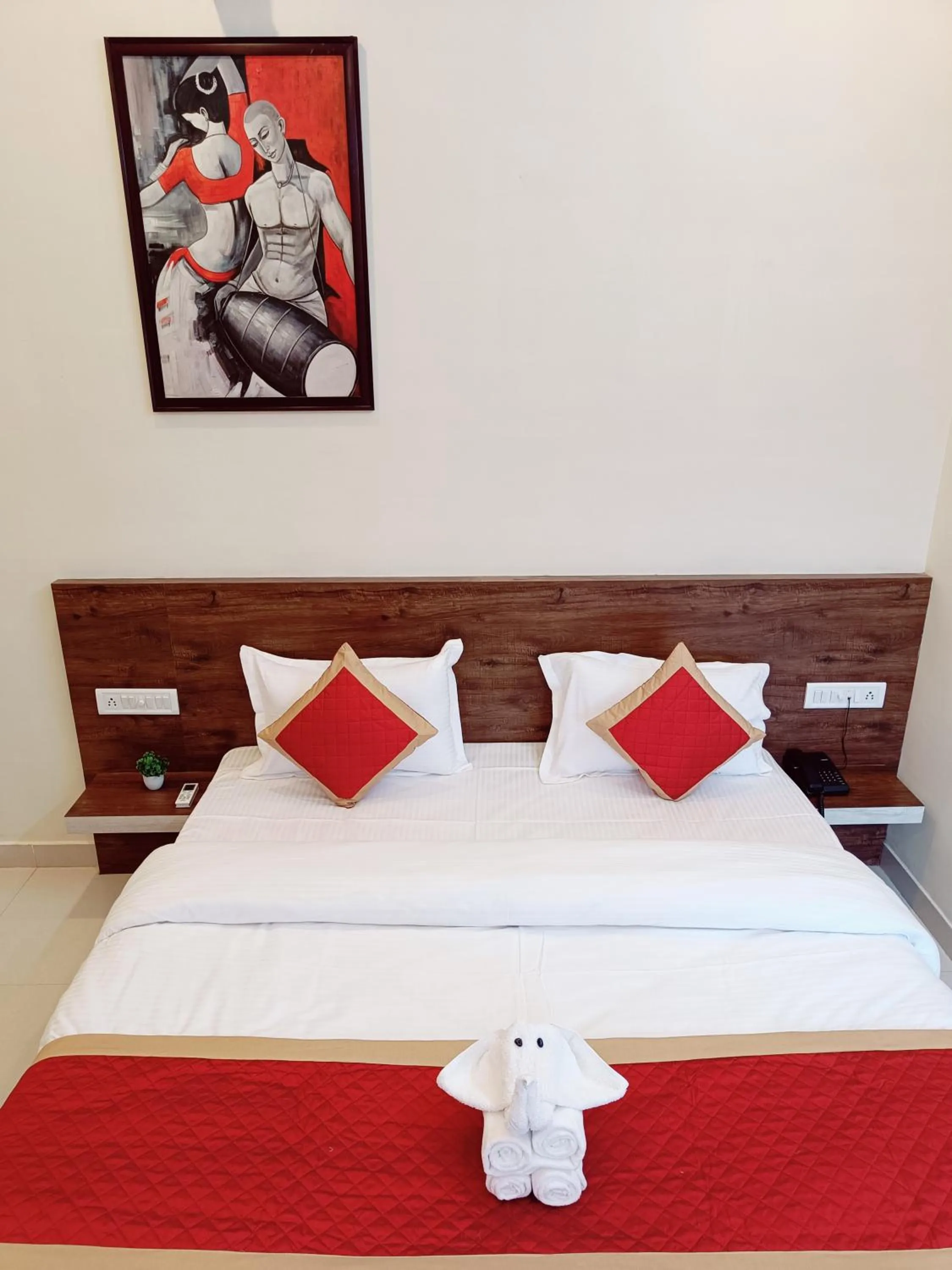 Photo of the whole room in Green Club Farm