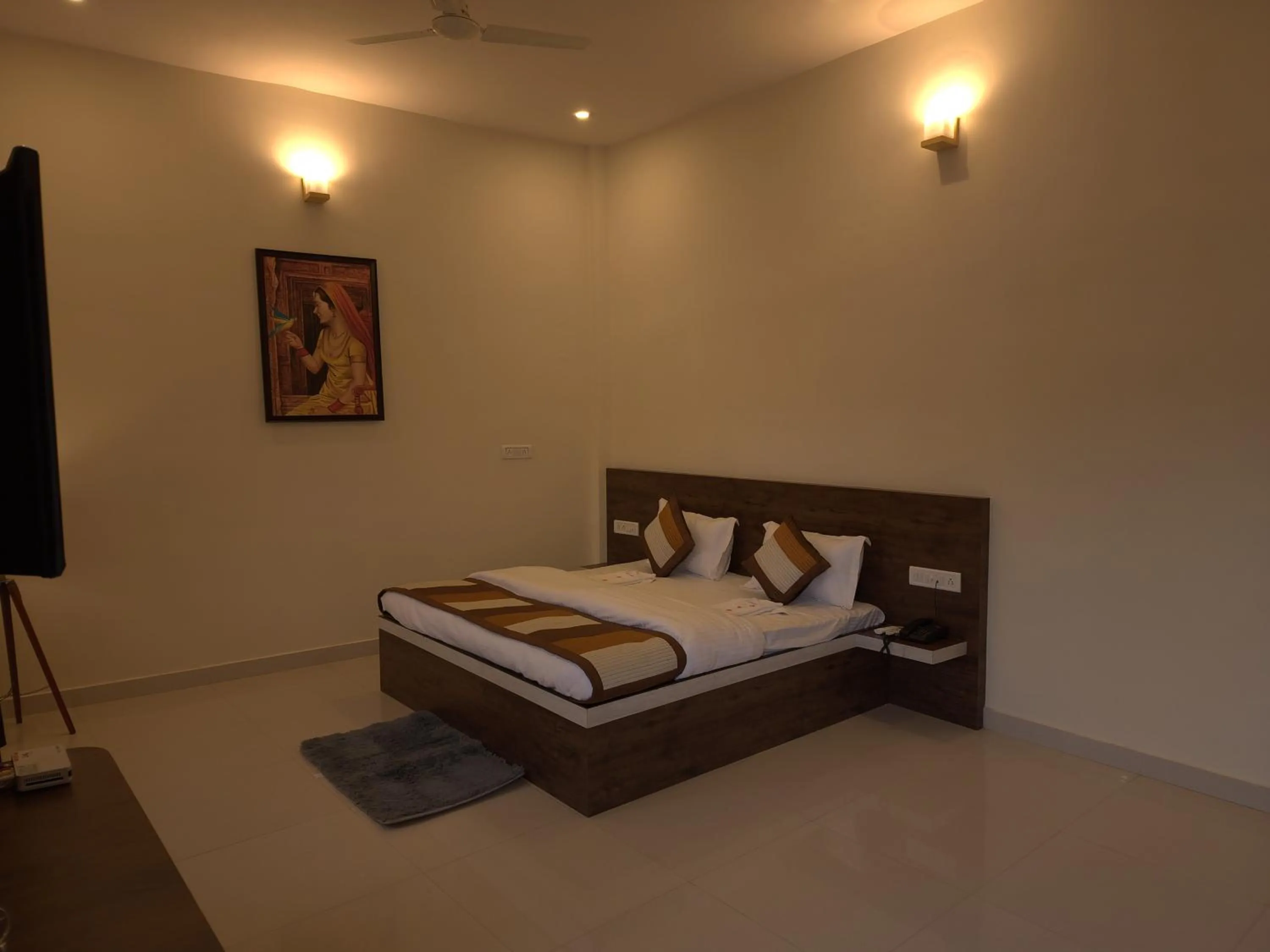 Photo of the whole room in Green Club Farm