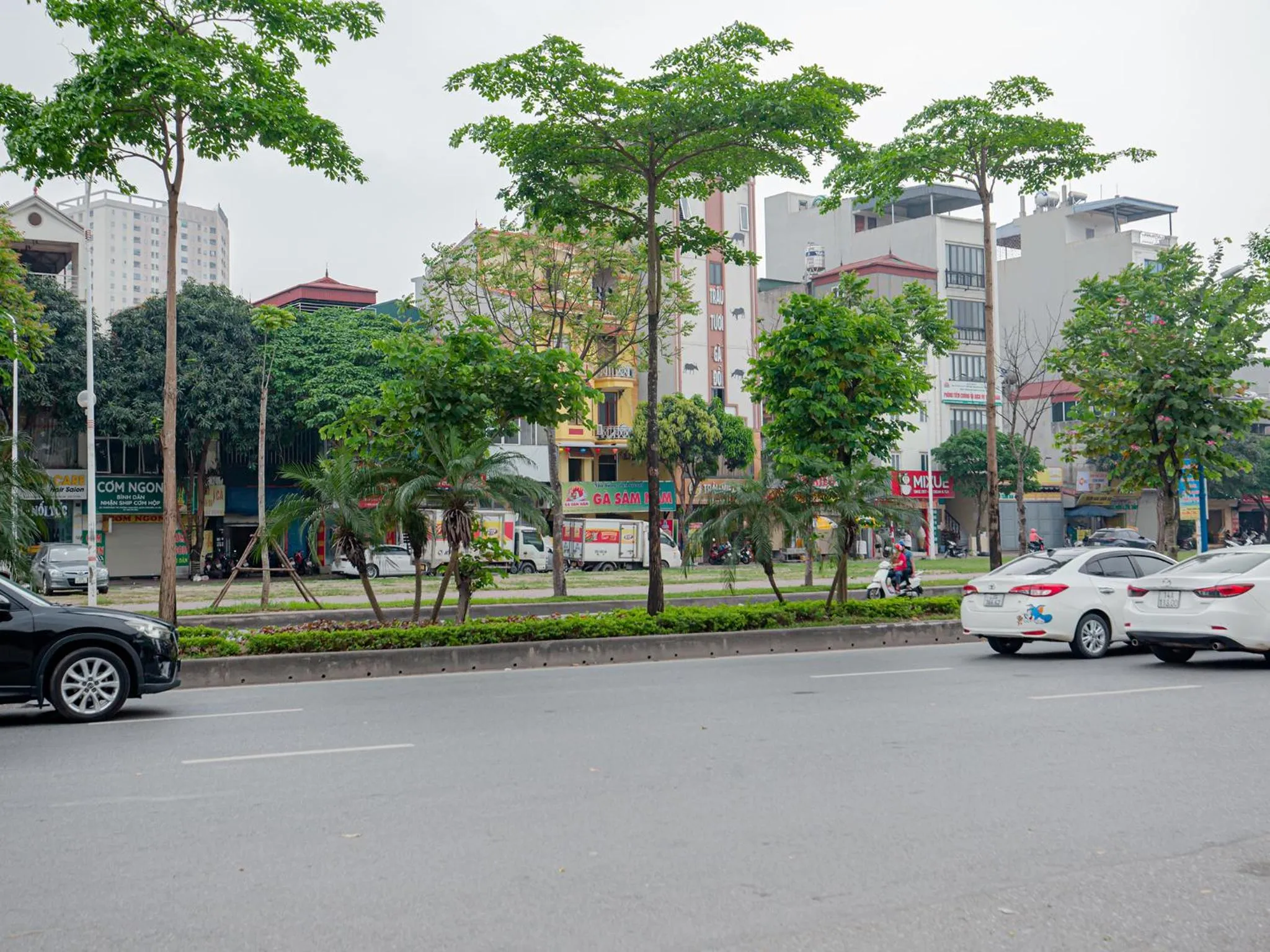 Street view in Phuong Nam Luxury Hotel Long Bien