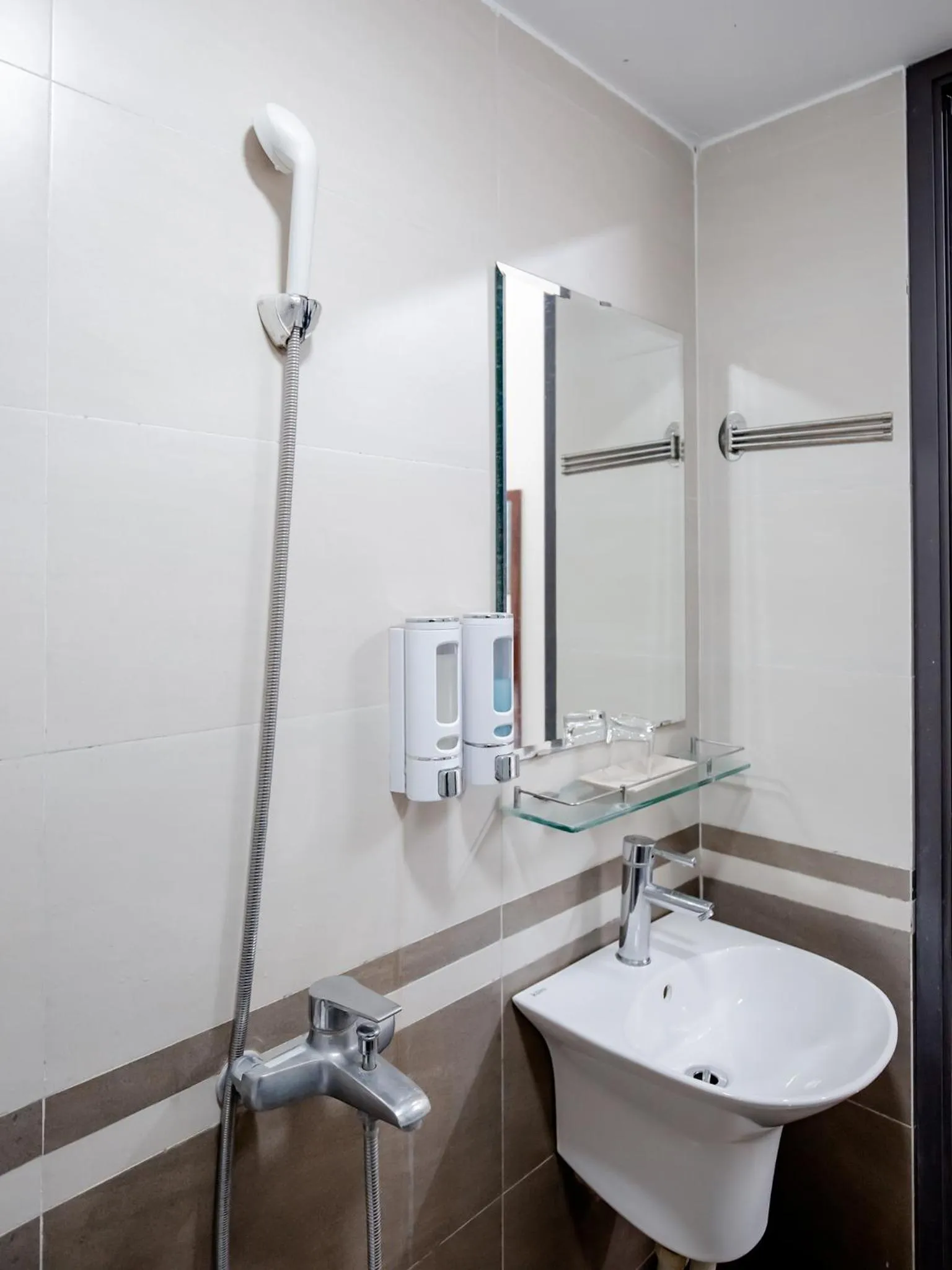 bidet in Phuong Nam Luxury Hotel Long Bien