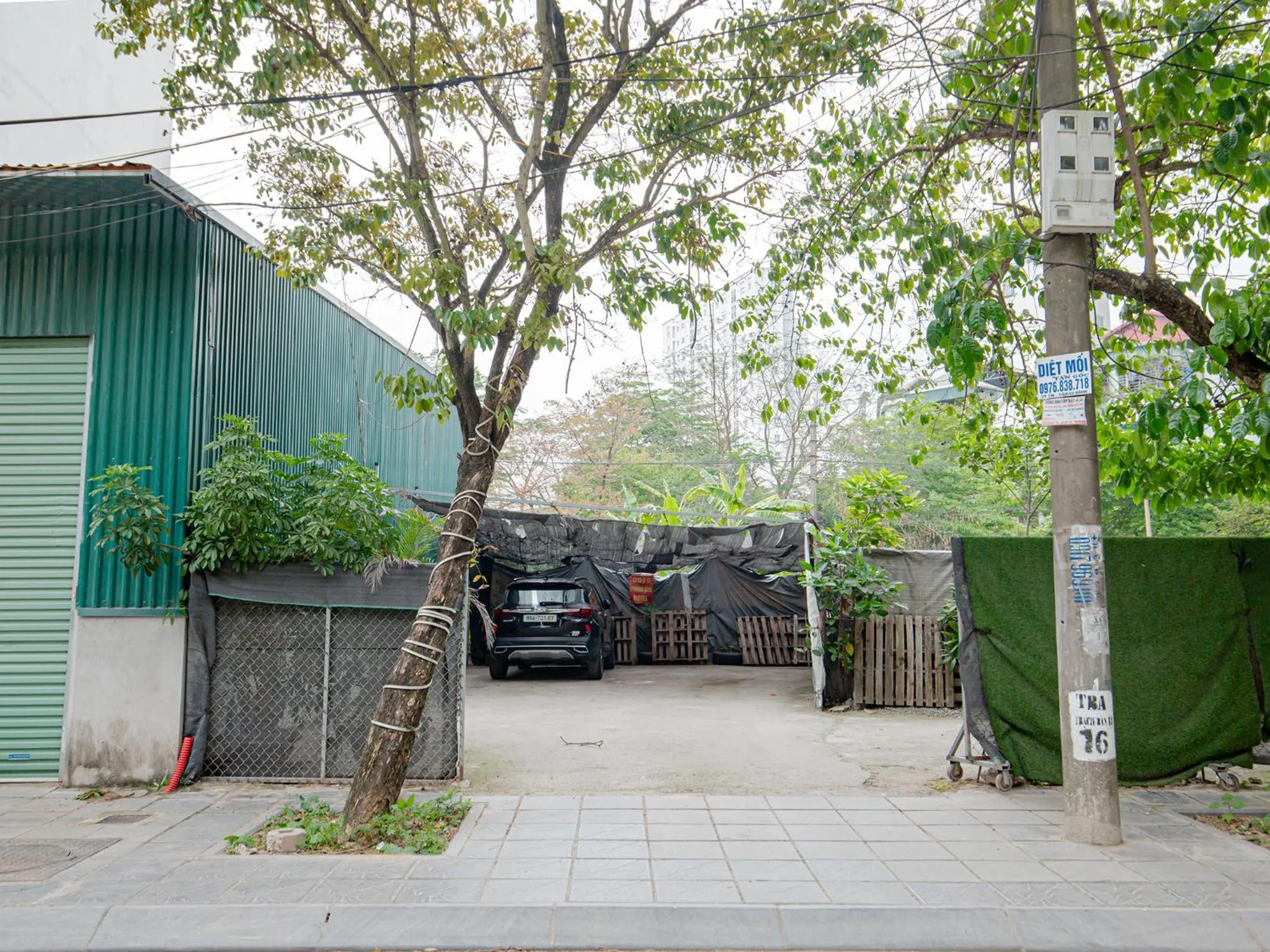 Parking in Phuong Nam Luxury Hotel Long Bien