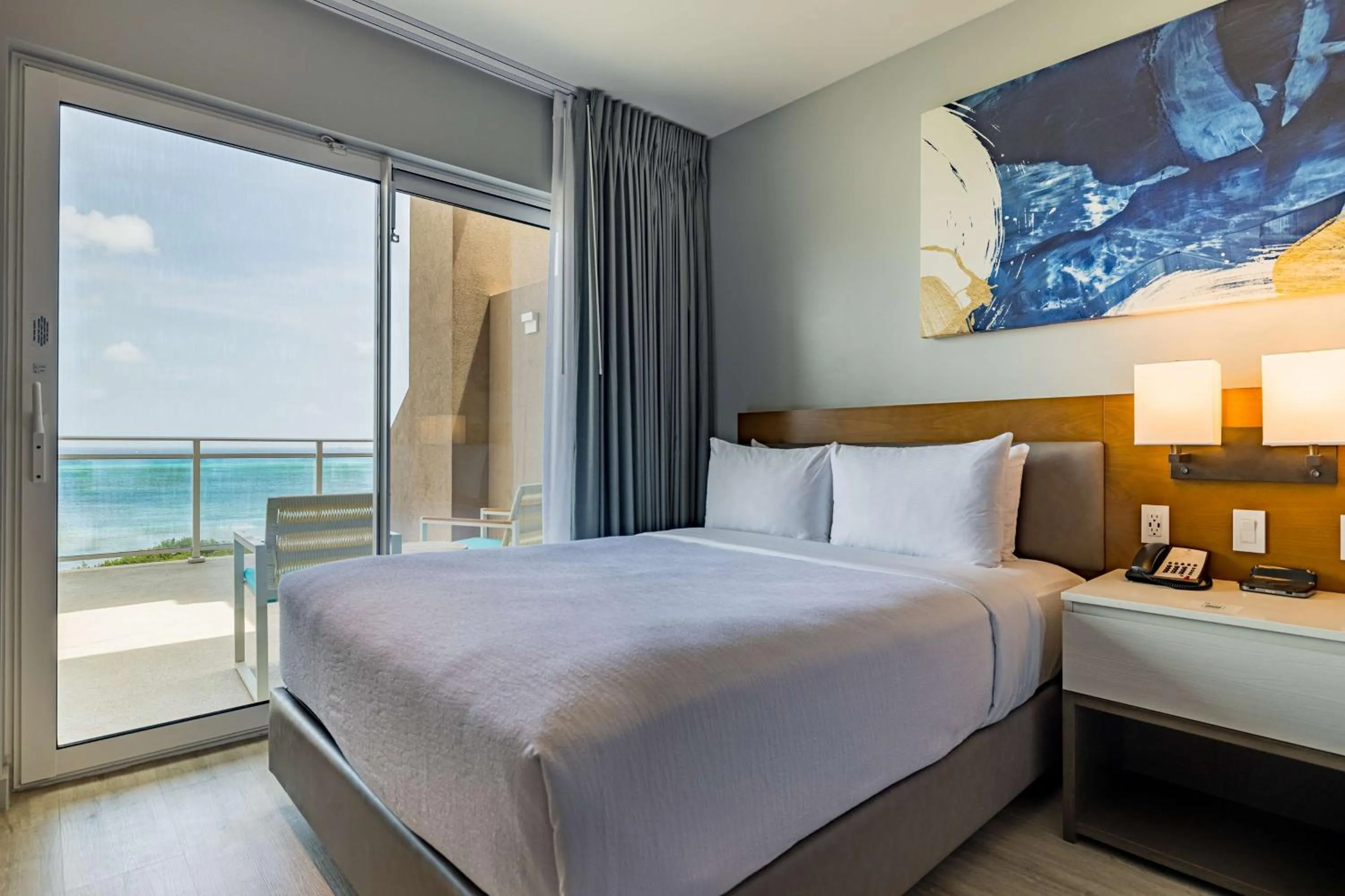 Bed in Embassy Suites By Hilton Aruba Beach Resort