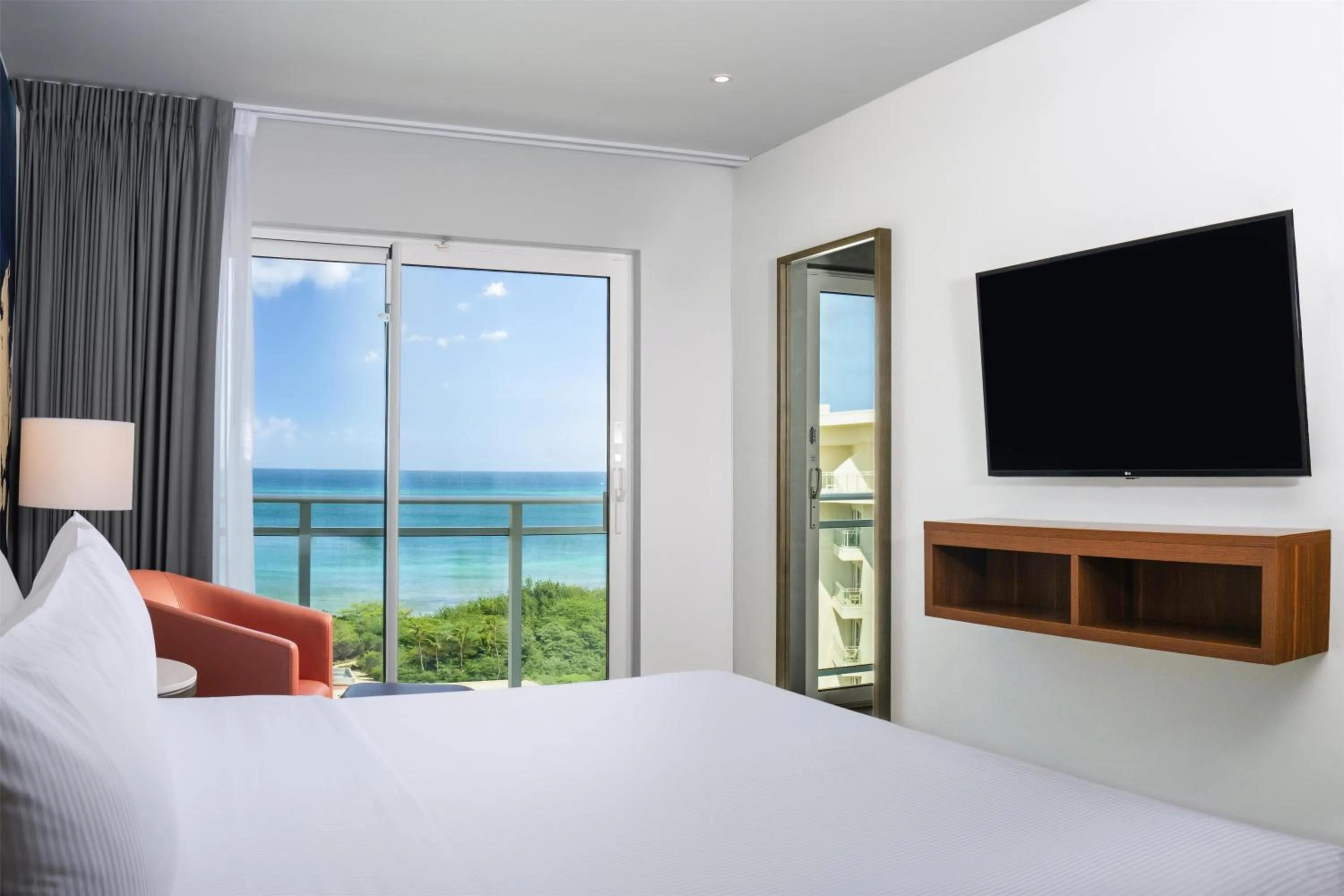 Bed in Embassy Suites By Hilton Aruba Beach Resort