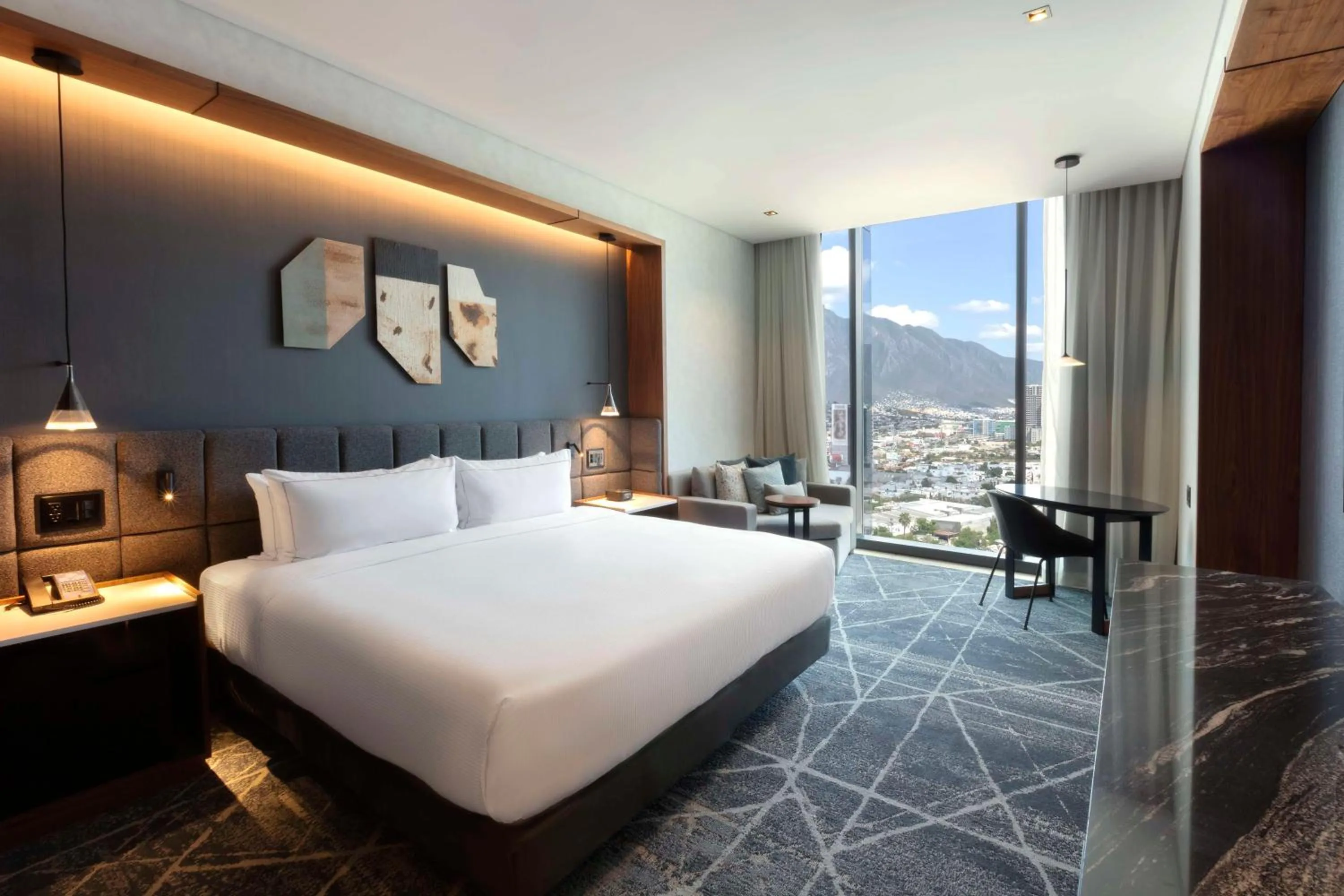 View (from property/room), Bed in Hilton Monterrey Valle