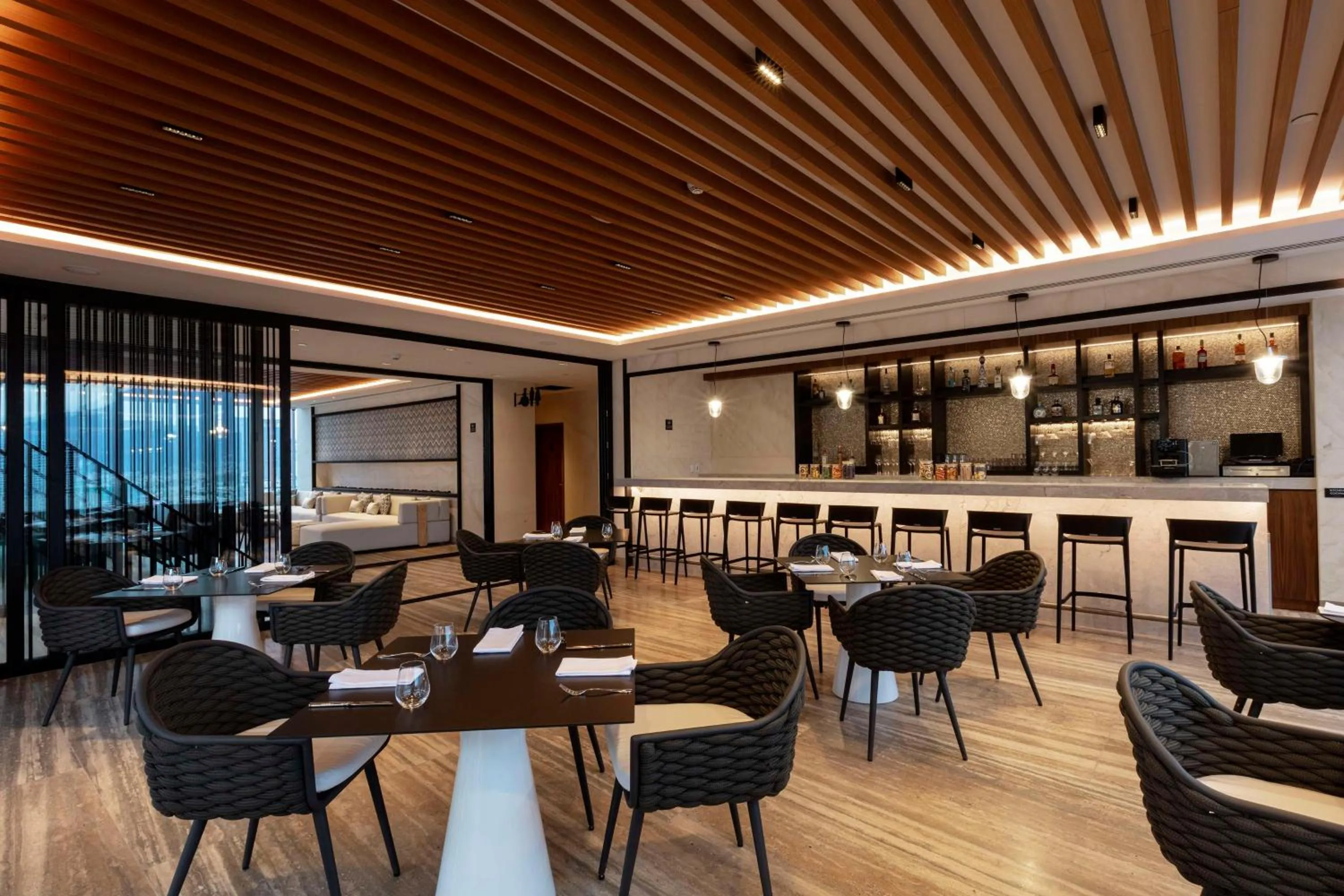 Lounge or bar in Hilton Monterrey Valle