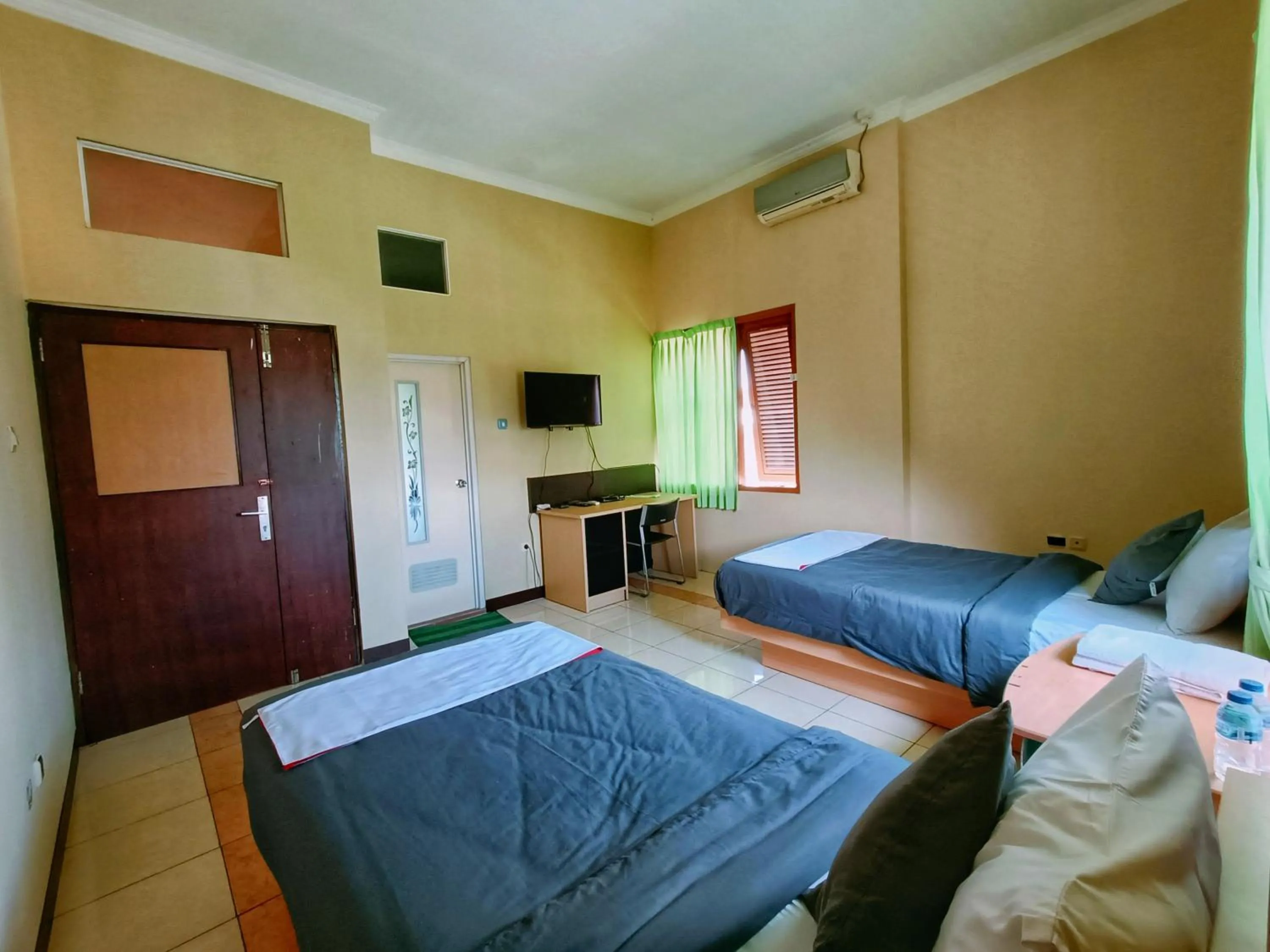 Bed in Candi Panggung Family Guest House Syariah