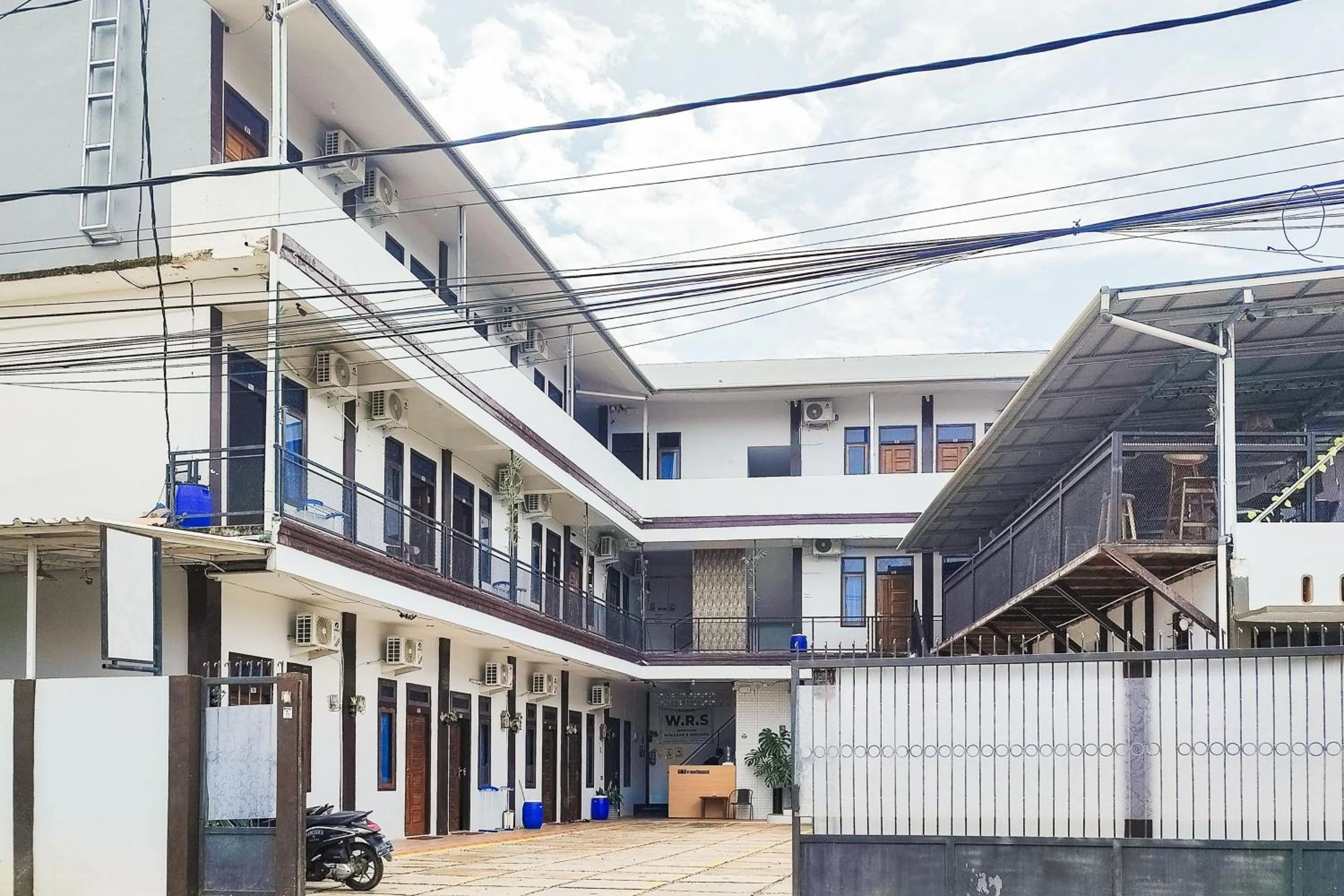 Facade/entrance in Urbanview Hotel Syariah at Waskita Residence Telanaipura