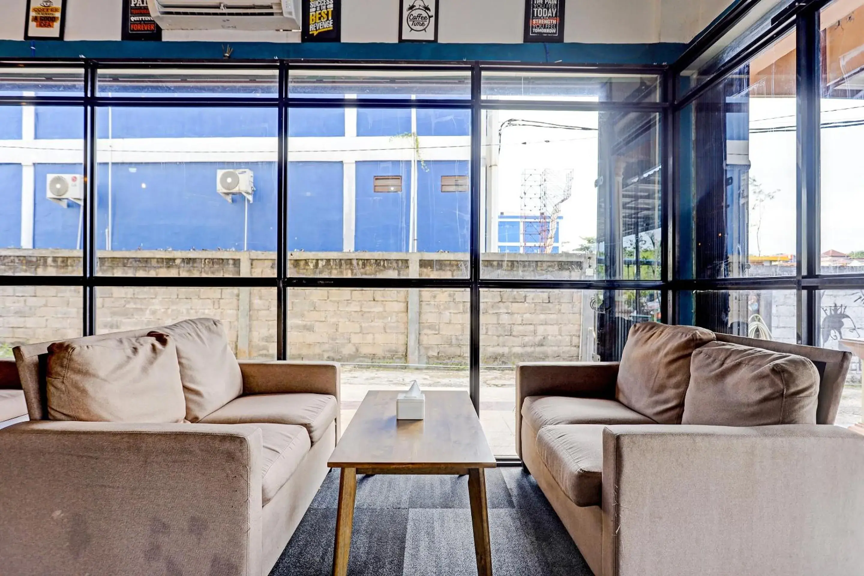 Lobby or reception in Collection O 91499 John Lebron House Lobby or reception in Collection O 91499 John Lebron House