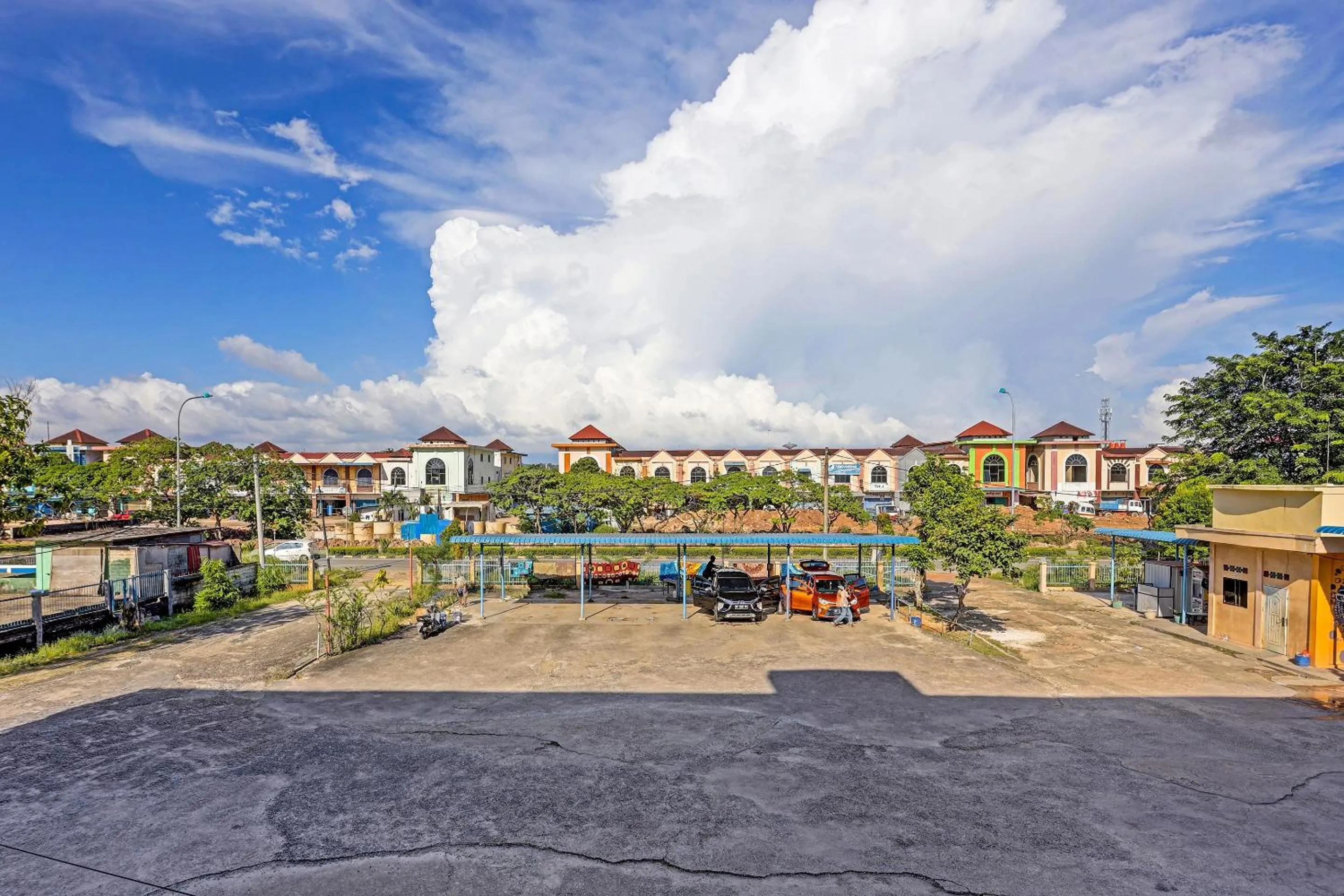 Facade/entrance in Collection O 91499 John Lebron House