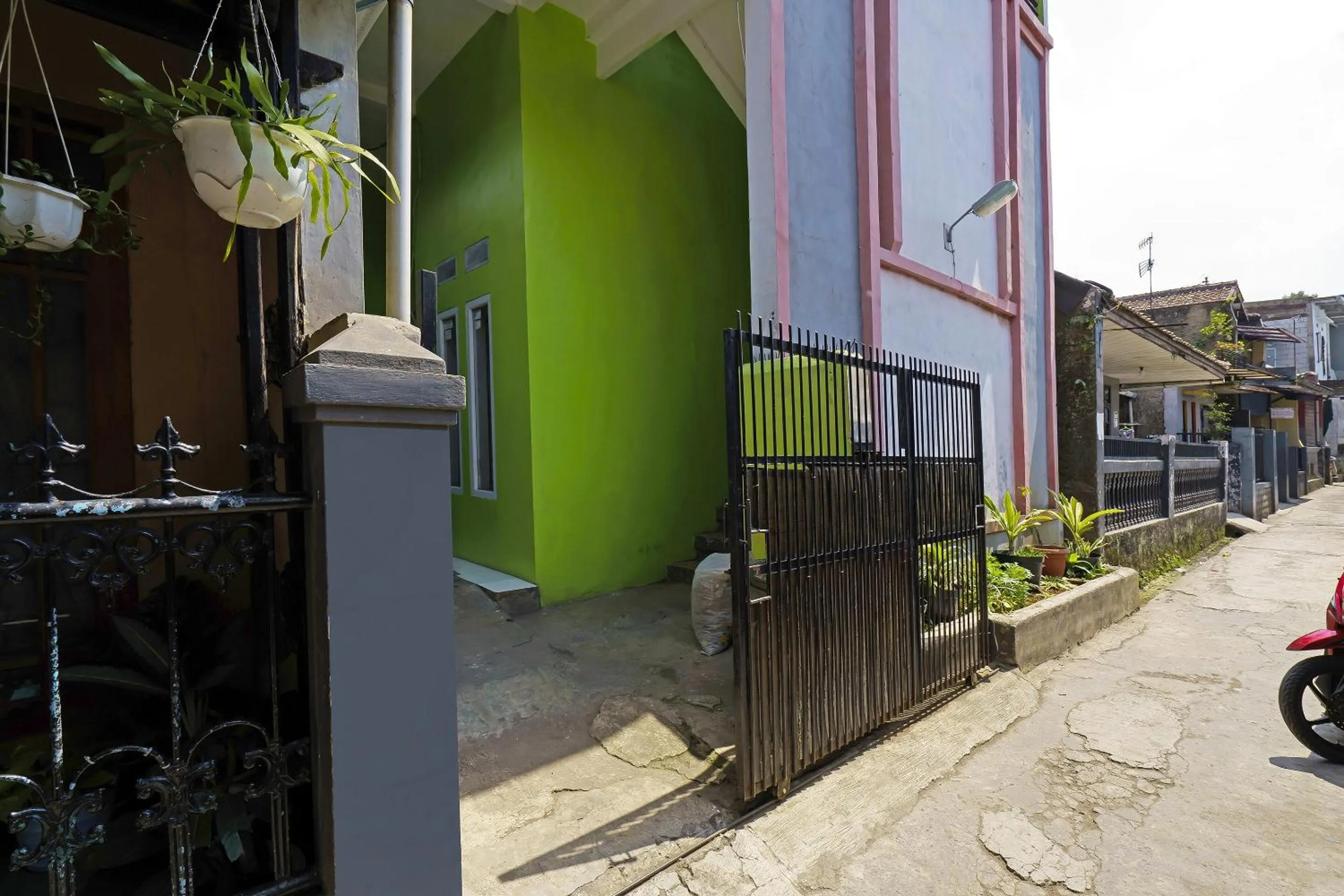 Facade/entrance in SPOT ON 91545 Pondok Mukti Syariah