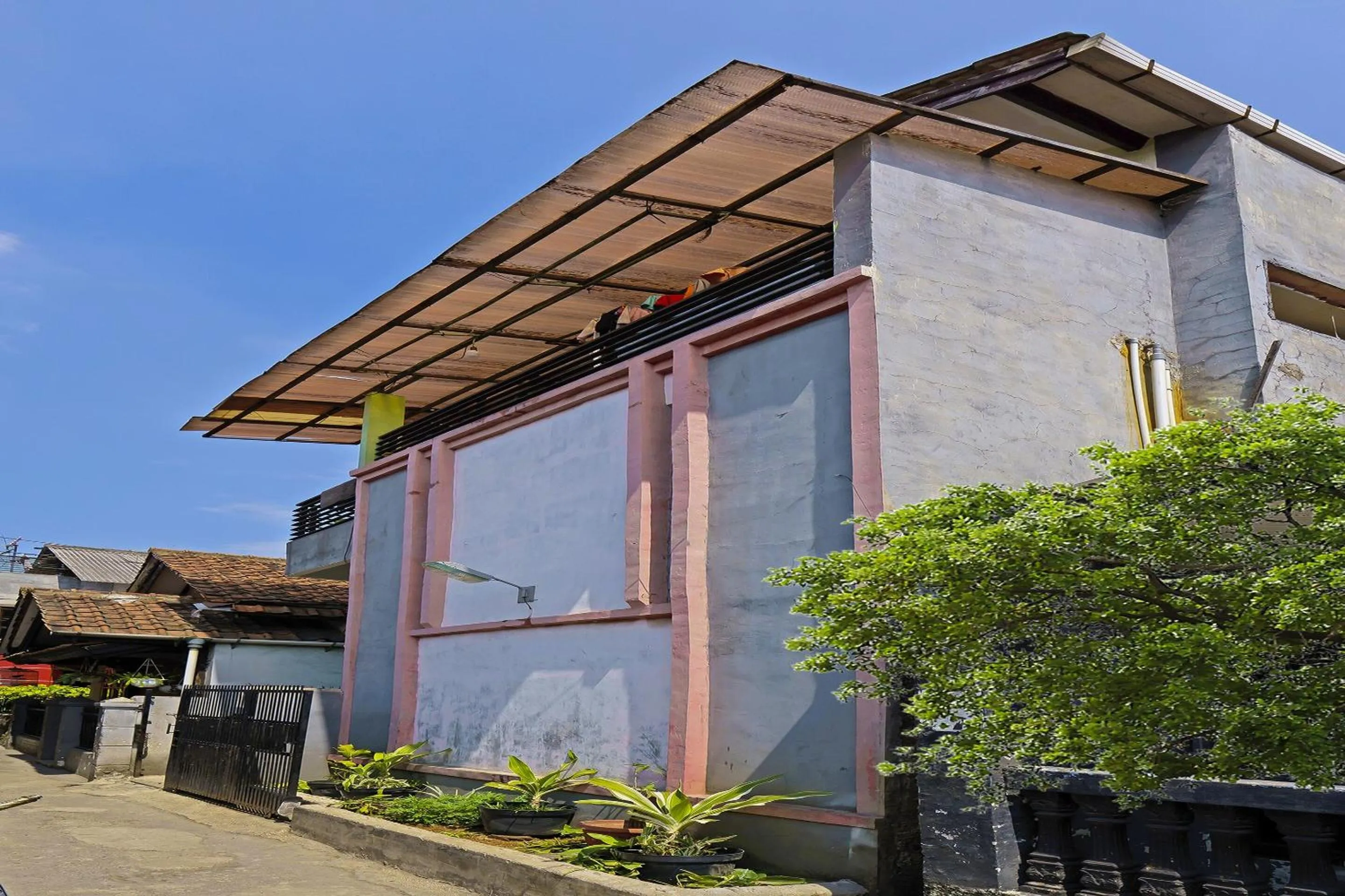 Facade/entrance in SPOT ON 91545 Pondok Mukti Syariah