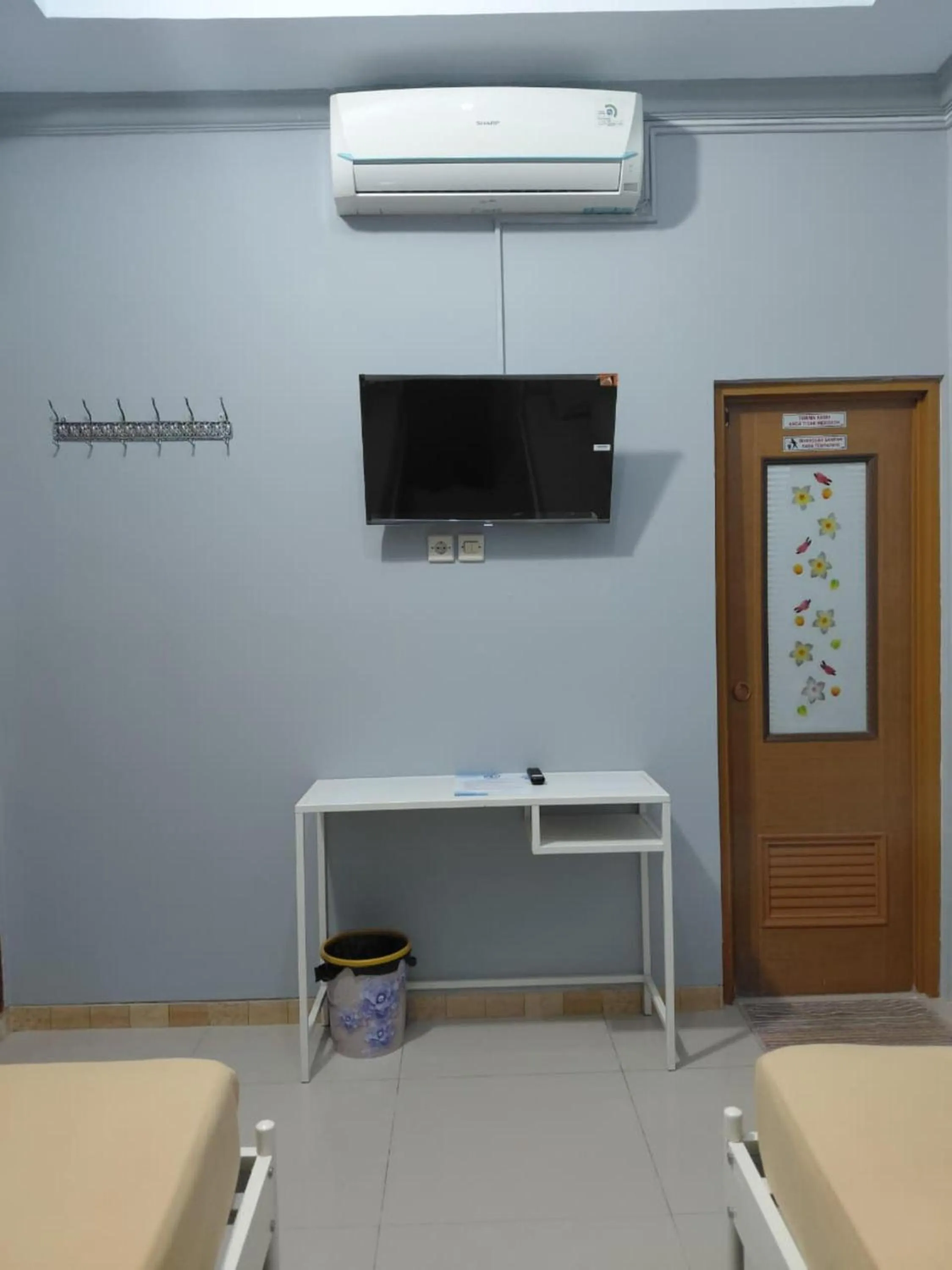 TV and multimedia in IB Homestay Syariah by Ecommerceloka