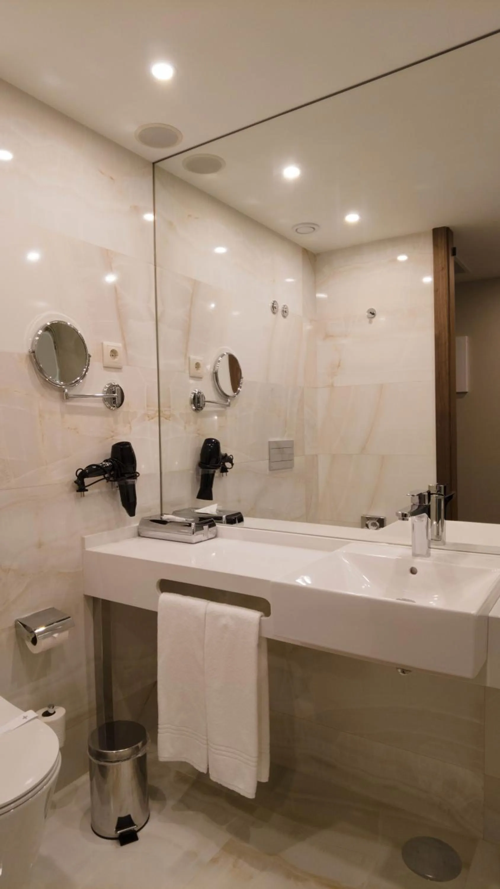 Bathroom in TURIM Oporto Hotel