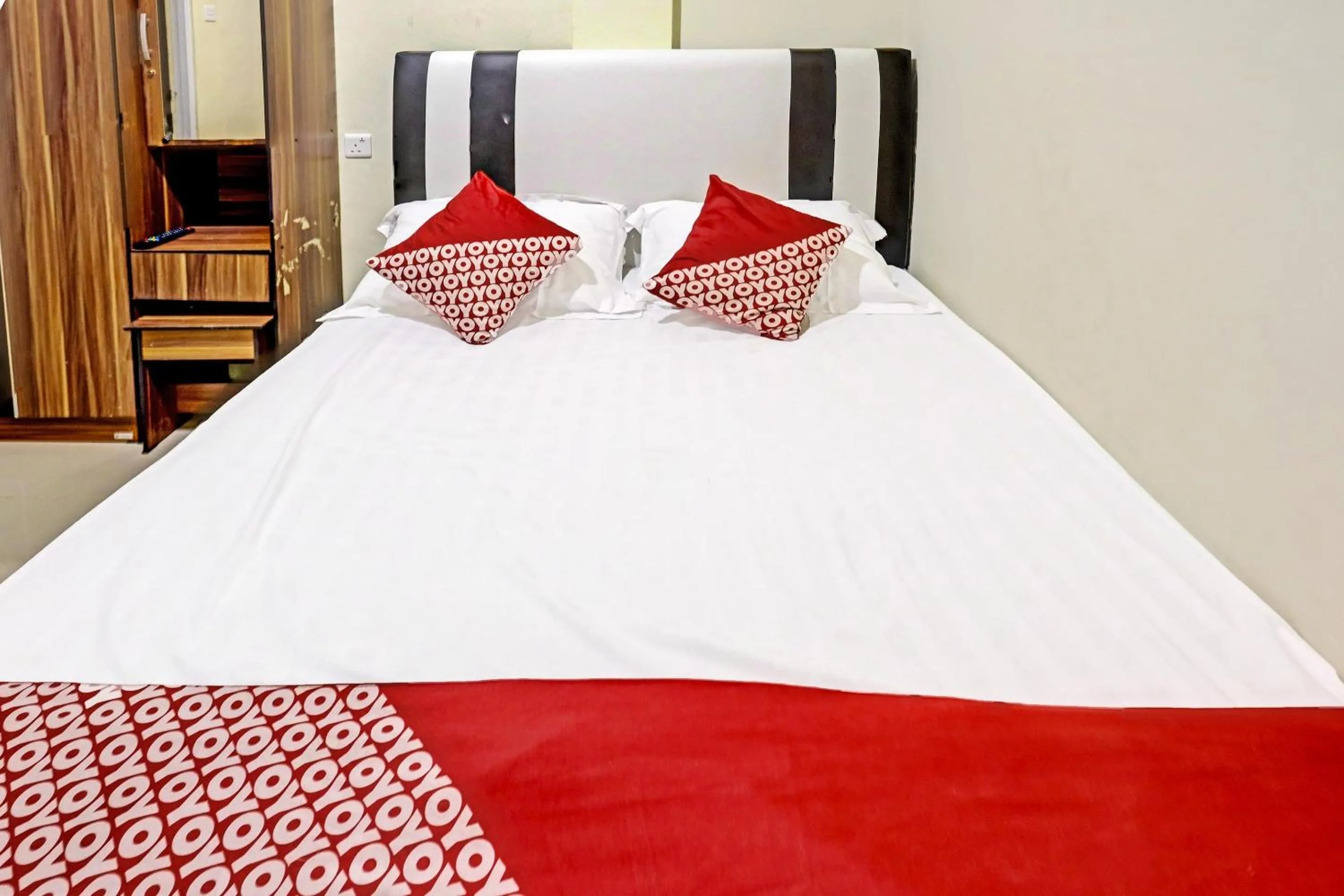 Bedroom, Bed in Hotel O Suci Homestay SyariahNearKilas 7 TV