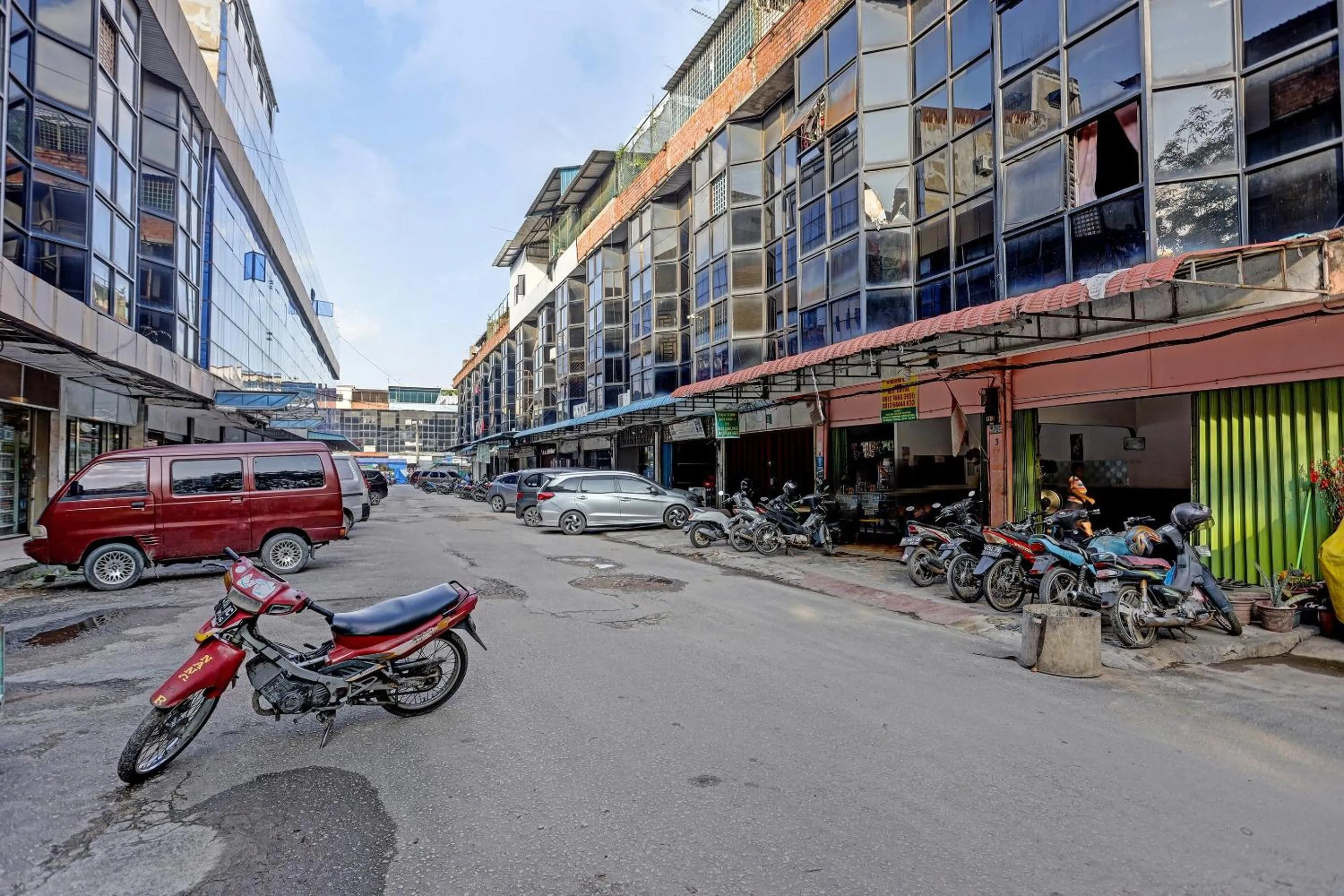 Facade/entrance in Hotel O Suci Homestay SyariahNearKilas 7 TV