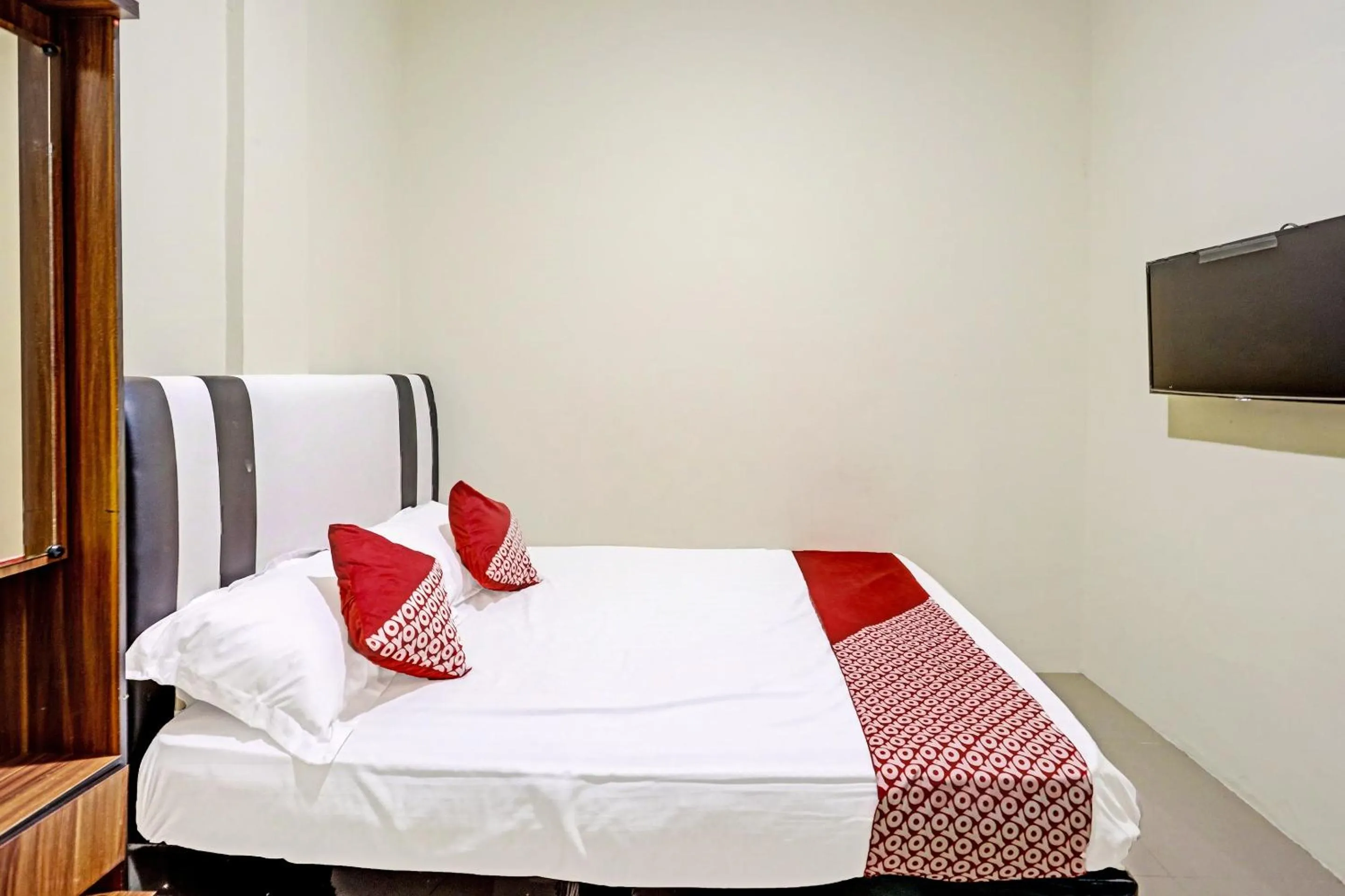 Bedroom, Bed in Hotel O Suci Homestay SyariahNearKilas 7 TV