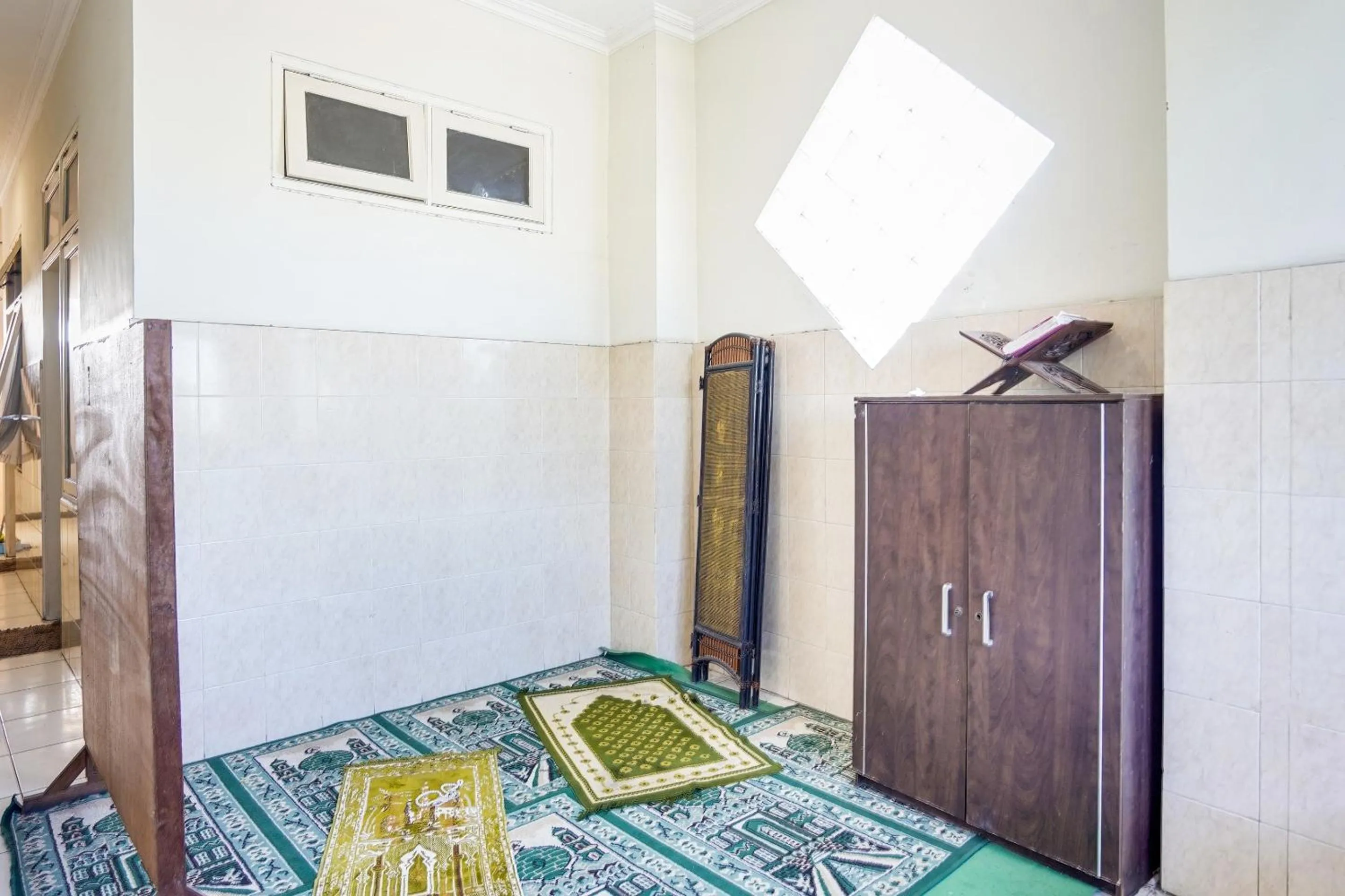 Lobby or reception, Bed in OYO Life 91511 Ampel Residence Syariah