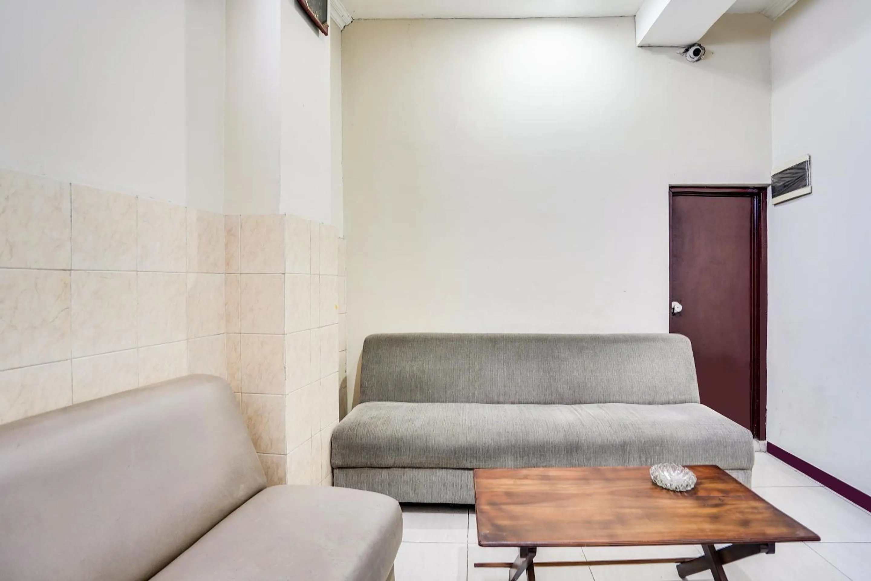 Lobby or reception in OYO Life 91511 Ampel Residence Syariah