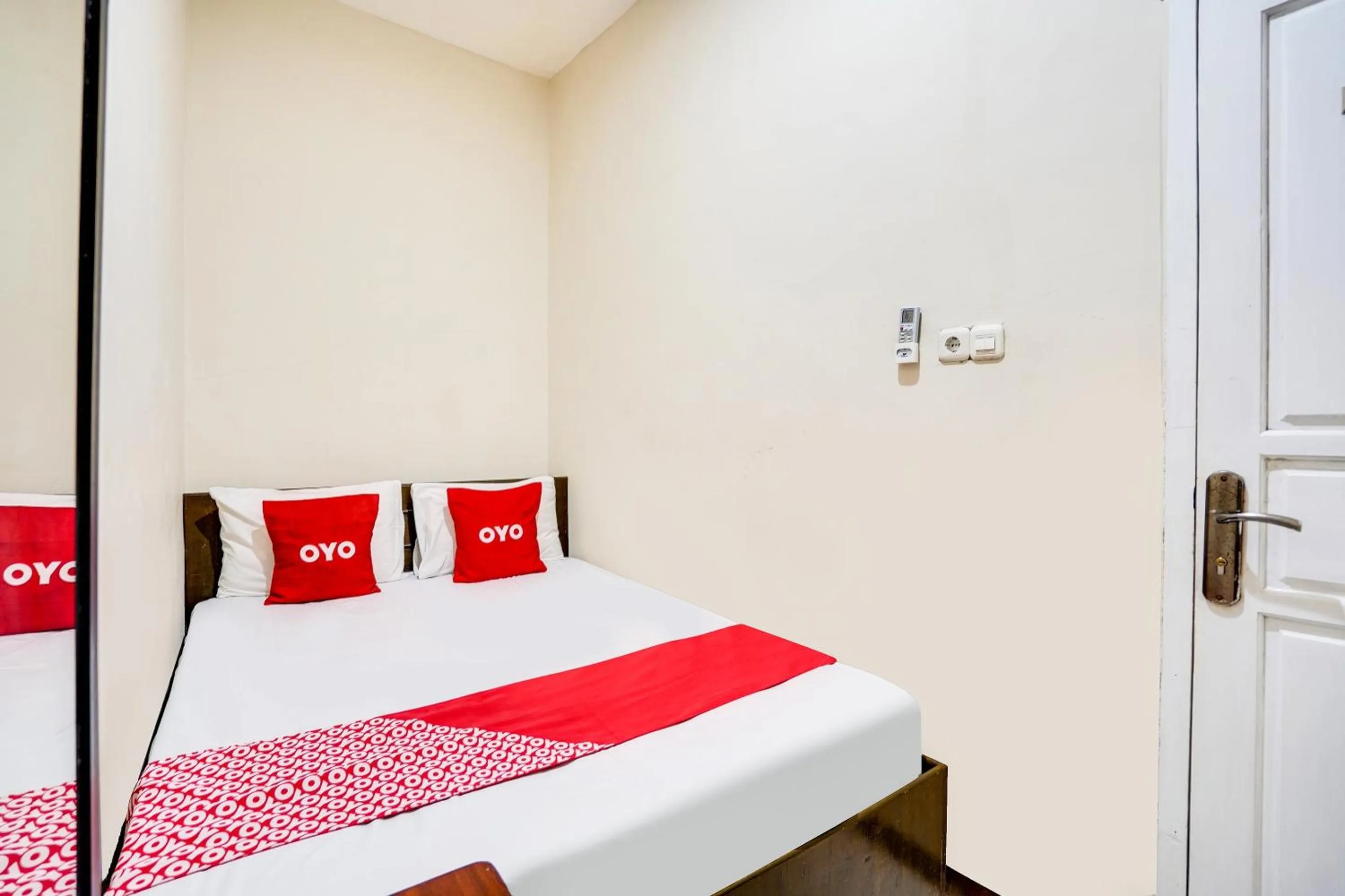 Bedroom, Bed in OYO Life 91511 Ampel Residence Syariah