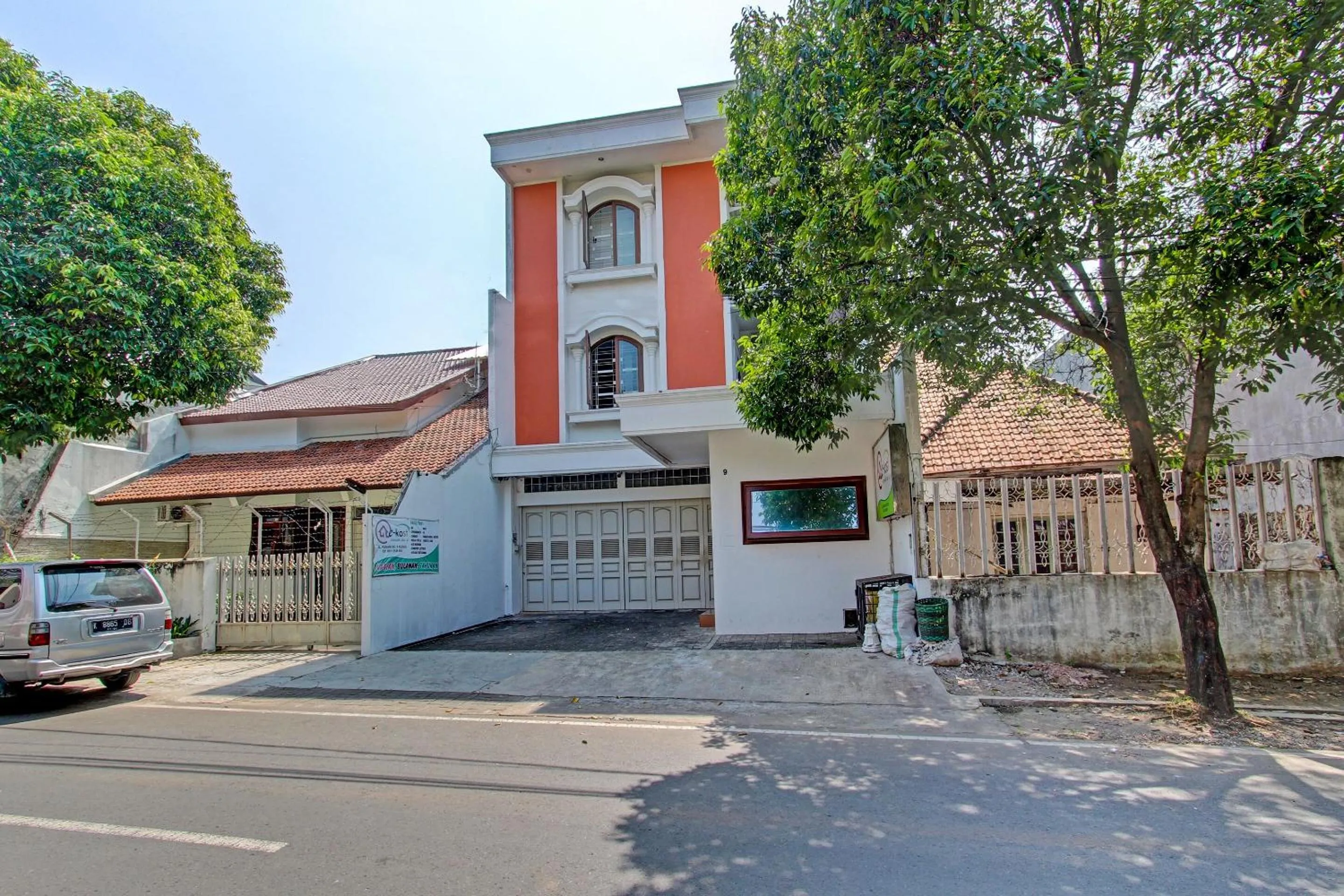 Facade/entrance in OYO Life 91523 Kenari Guesthouse