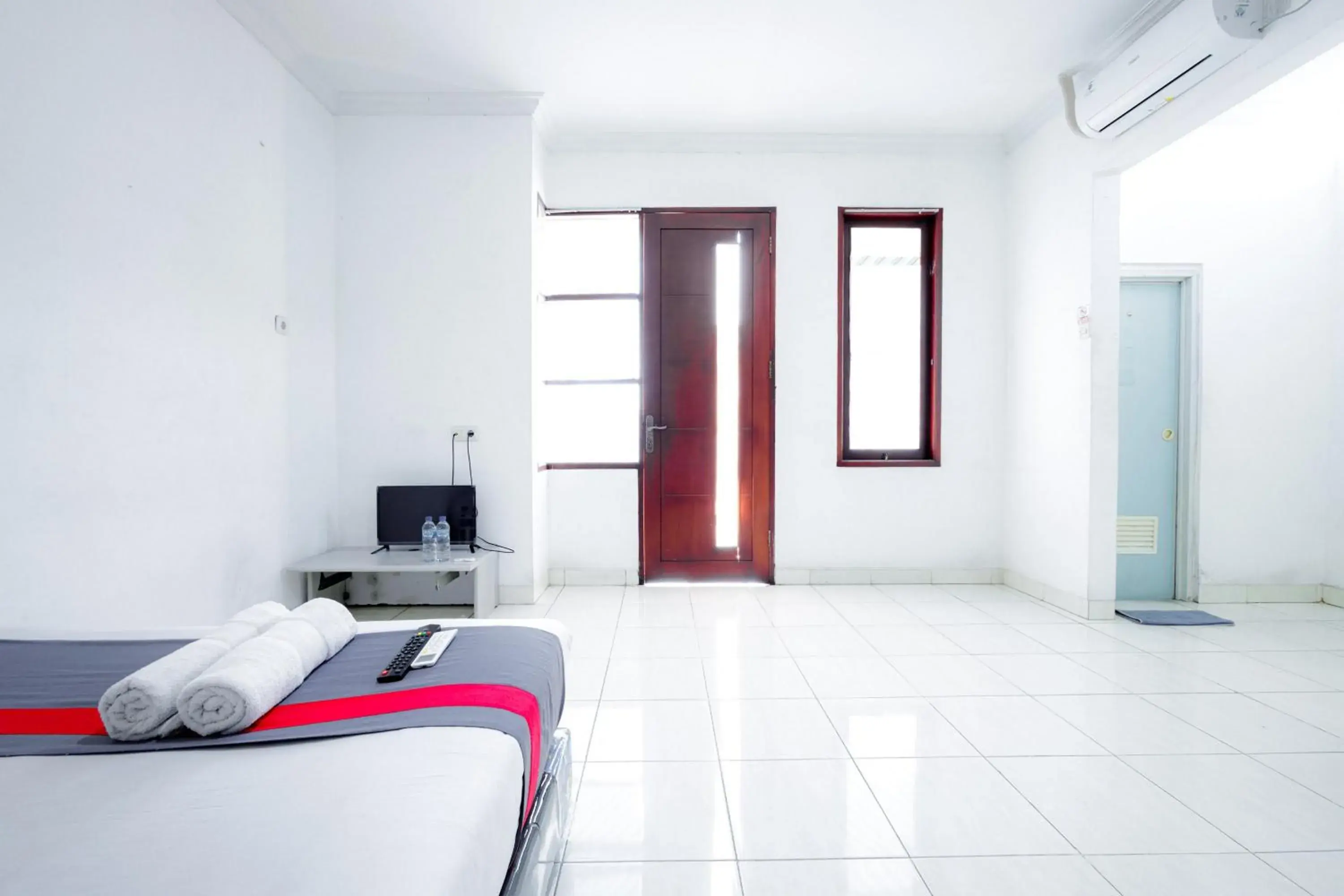 Bed in J&B Rooms Tomang Jakarta Mitra RedDoorz Bed in J&B Rooms Tomang Jakarta Mitra RedDoorz