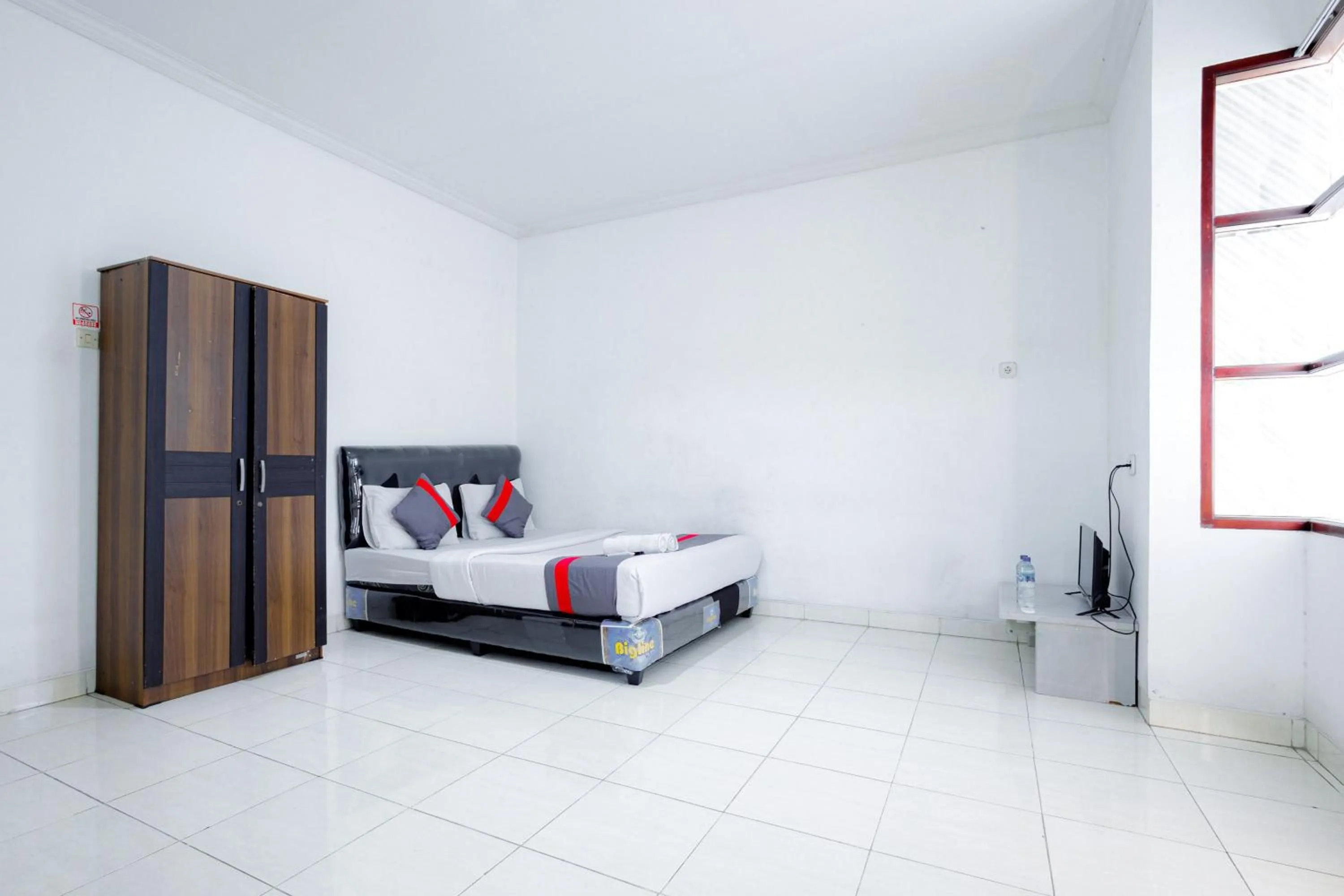 Bed in J&B Rooms Tomang Jakarta Mitra RedDoorz