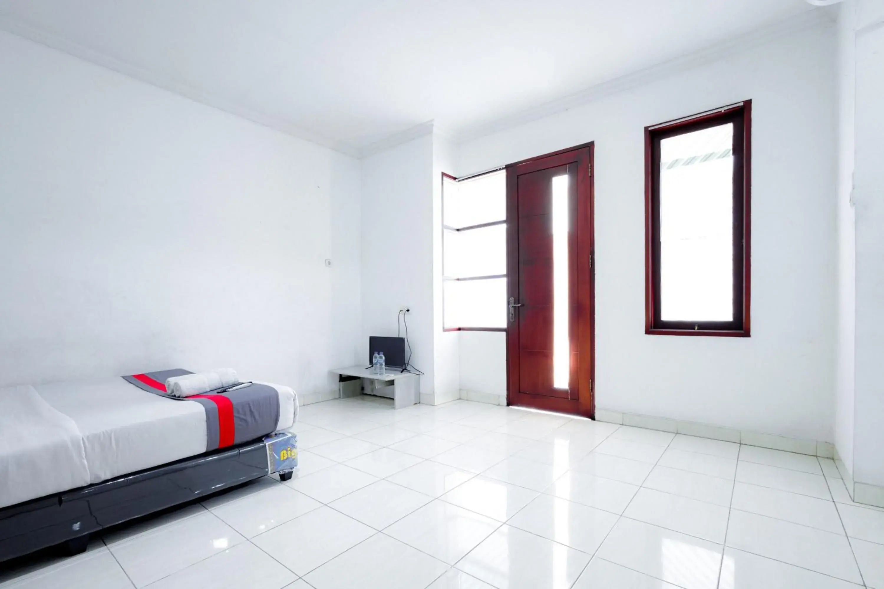 Bed in J&B Rooms Tomang Jakarta Mitra RedDoorz Bed in J&B Rooms Tomang Jakarta Mitra RedDoorz