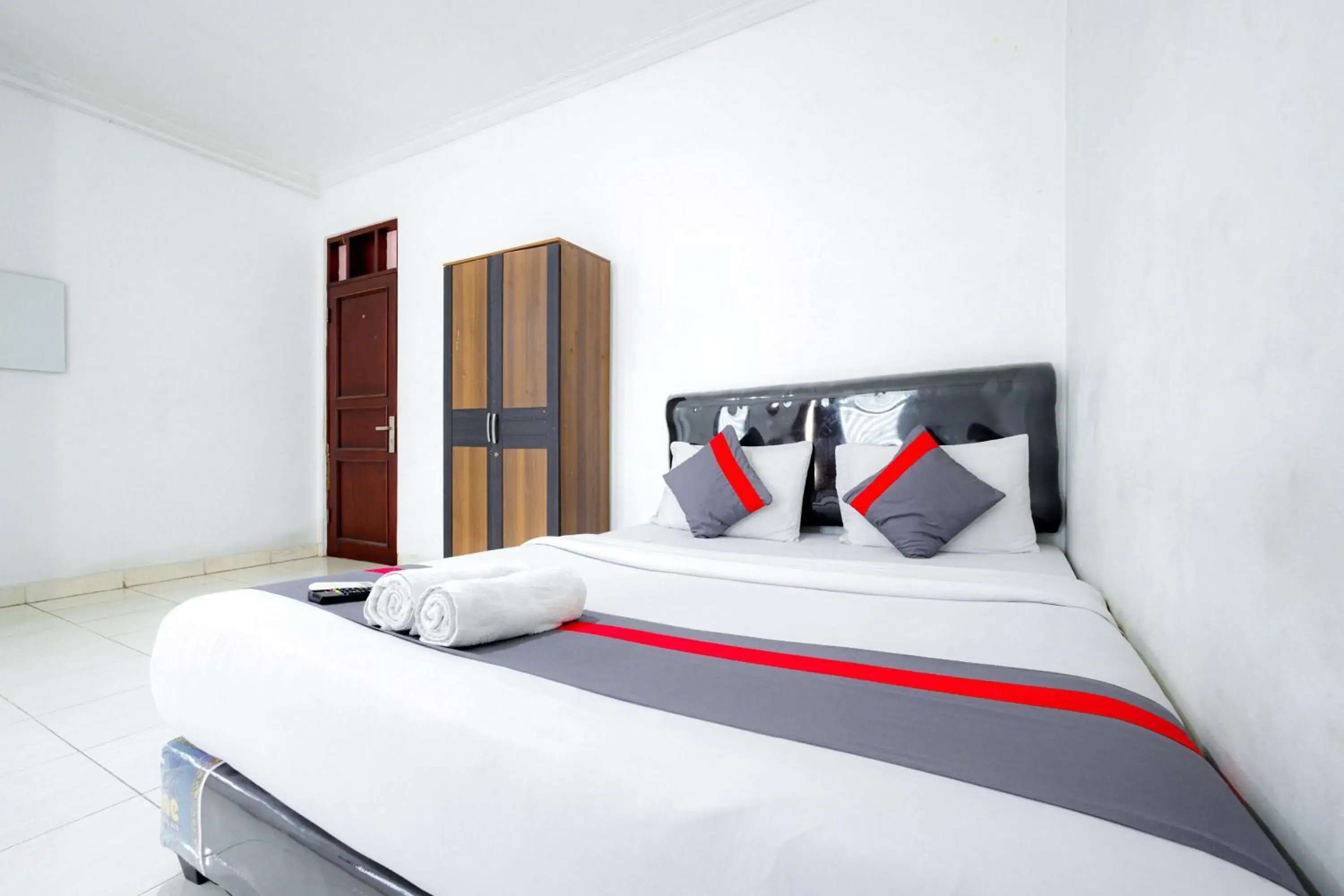 Bed in J&B Rooms Tomang Jakarta Mitra RedDoorz Bed in J&B Rooms Tomang Jakarta Mitra RedDoorz