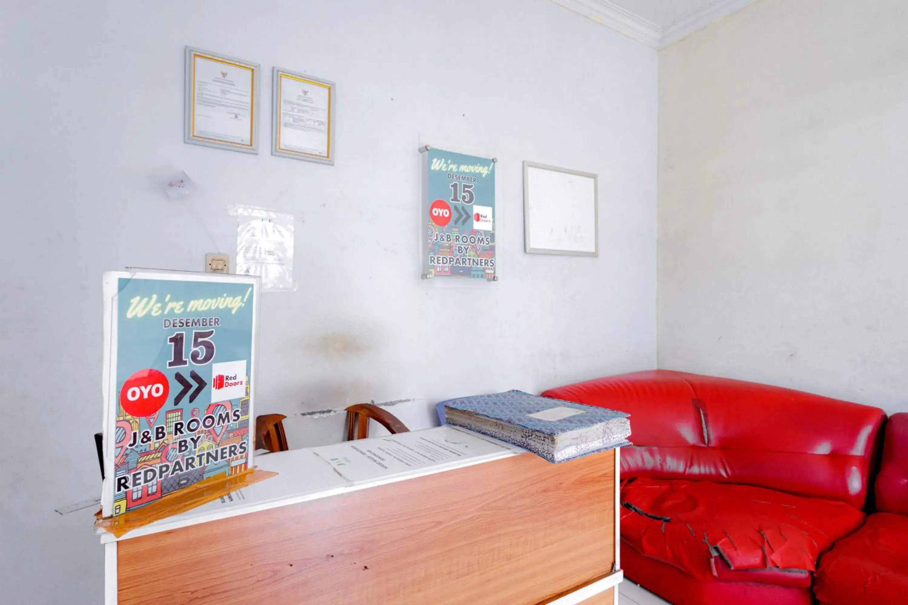 Lobby or reception in J&B Rooms Tomang Jakarta Mitra RedDoorz Lobby or reception in J&B Rooms Tomang Jakarta Mitra RedDoorz