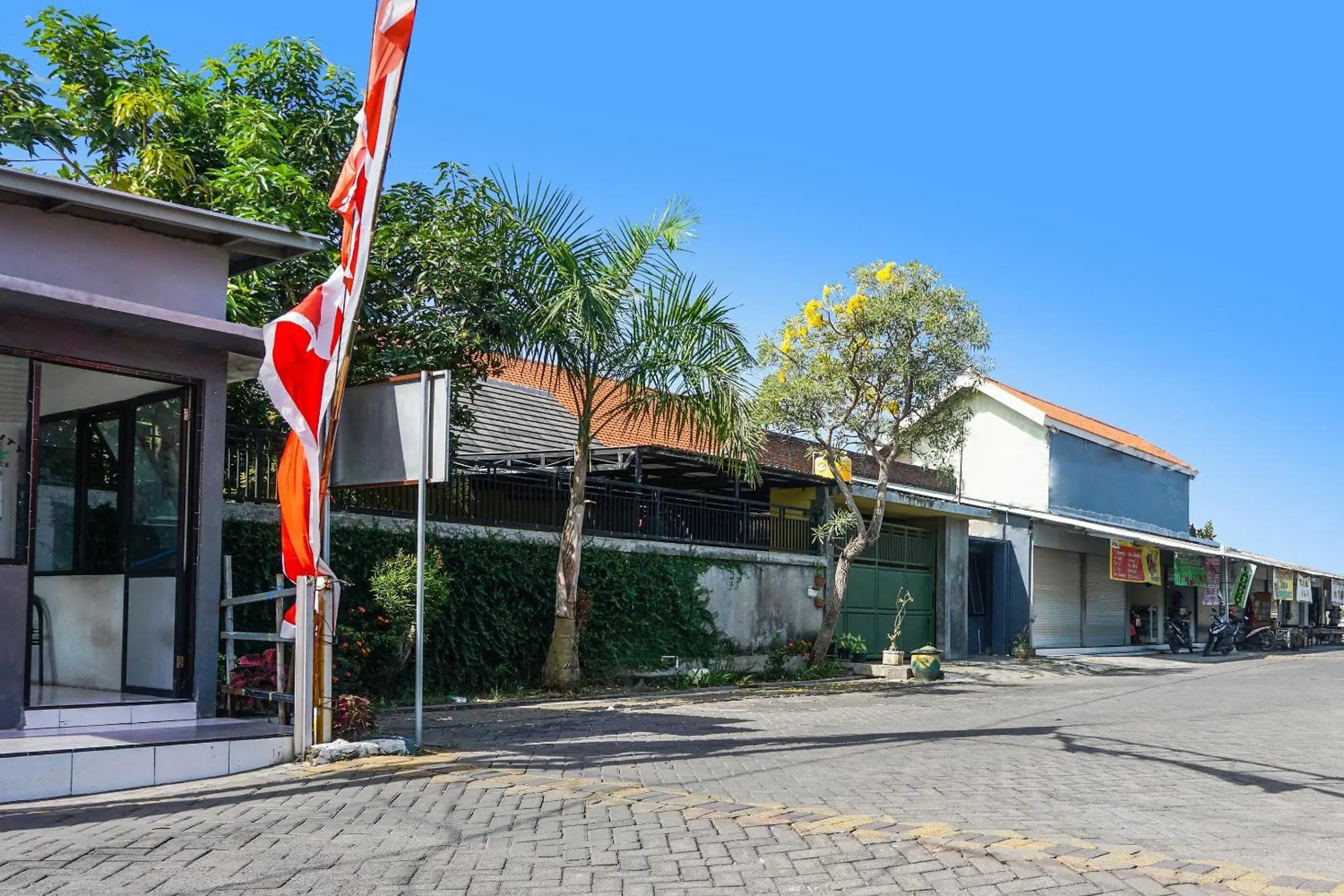 Facade/entrance in OYO Life 91544 Homestay Biru Blukid Facade/entrance in OYO Life 91544 Homestay Biru Blukid