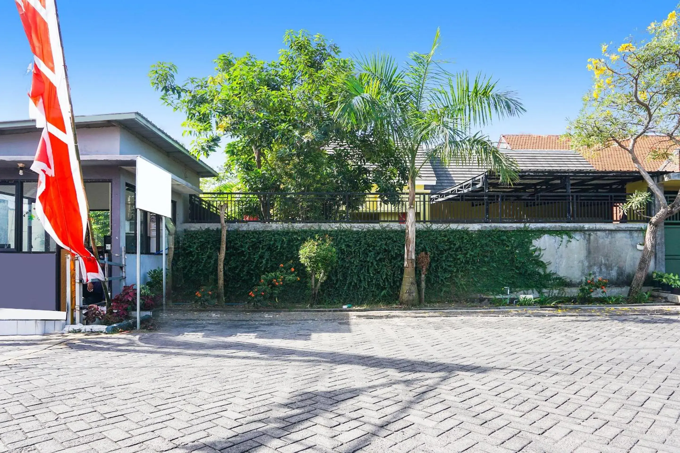 Facade/entrance in OYO Life 91544 Homestay Biru Blukid Facade/entrance in OYO Life 91544 Homestay Biru Blukid