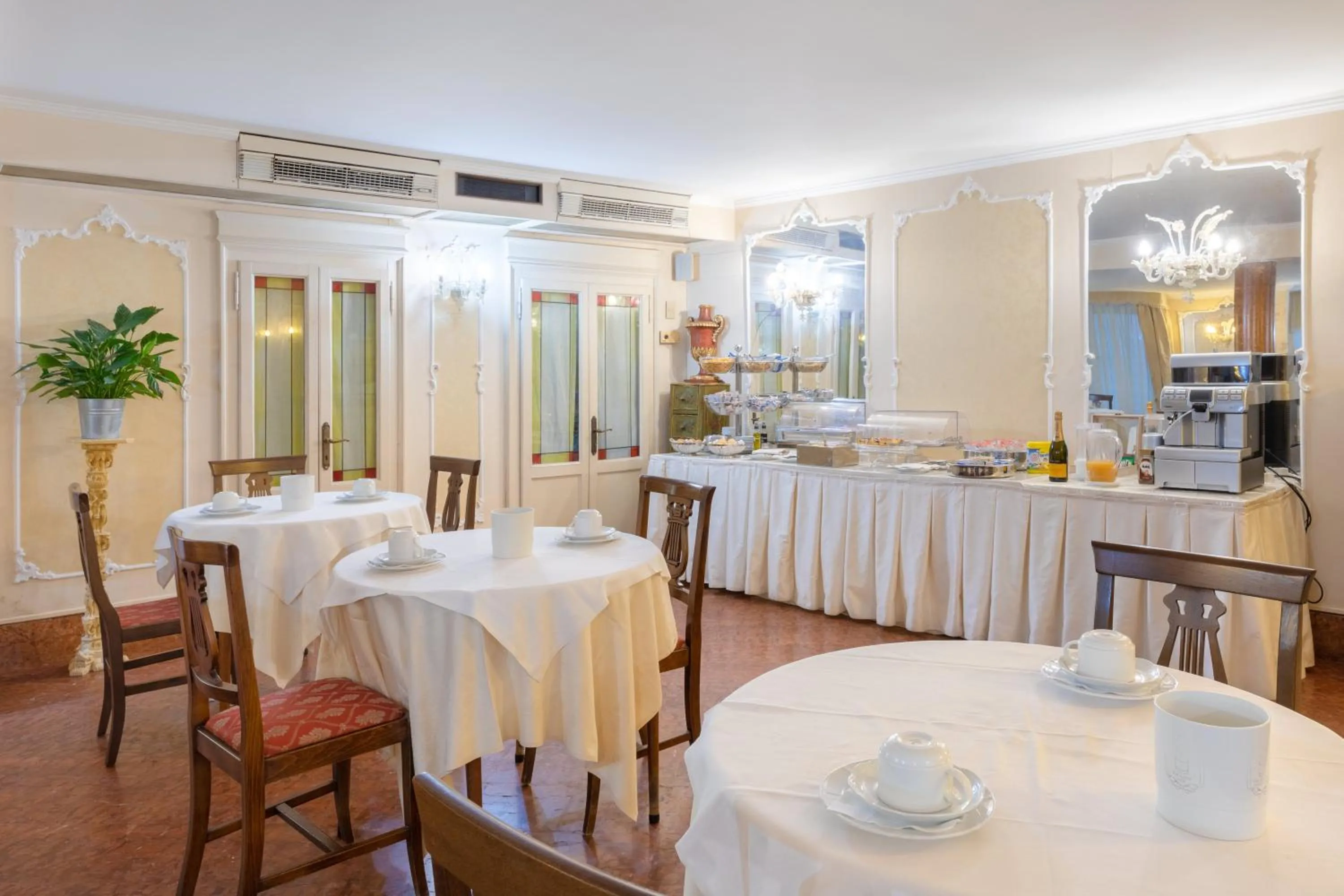 Restaurant/places to eat in Hotel San Giorgio