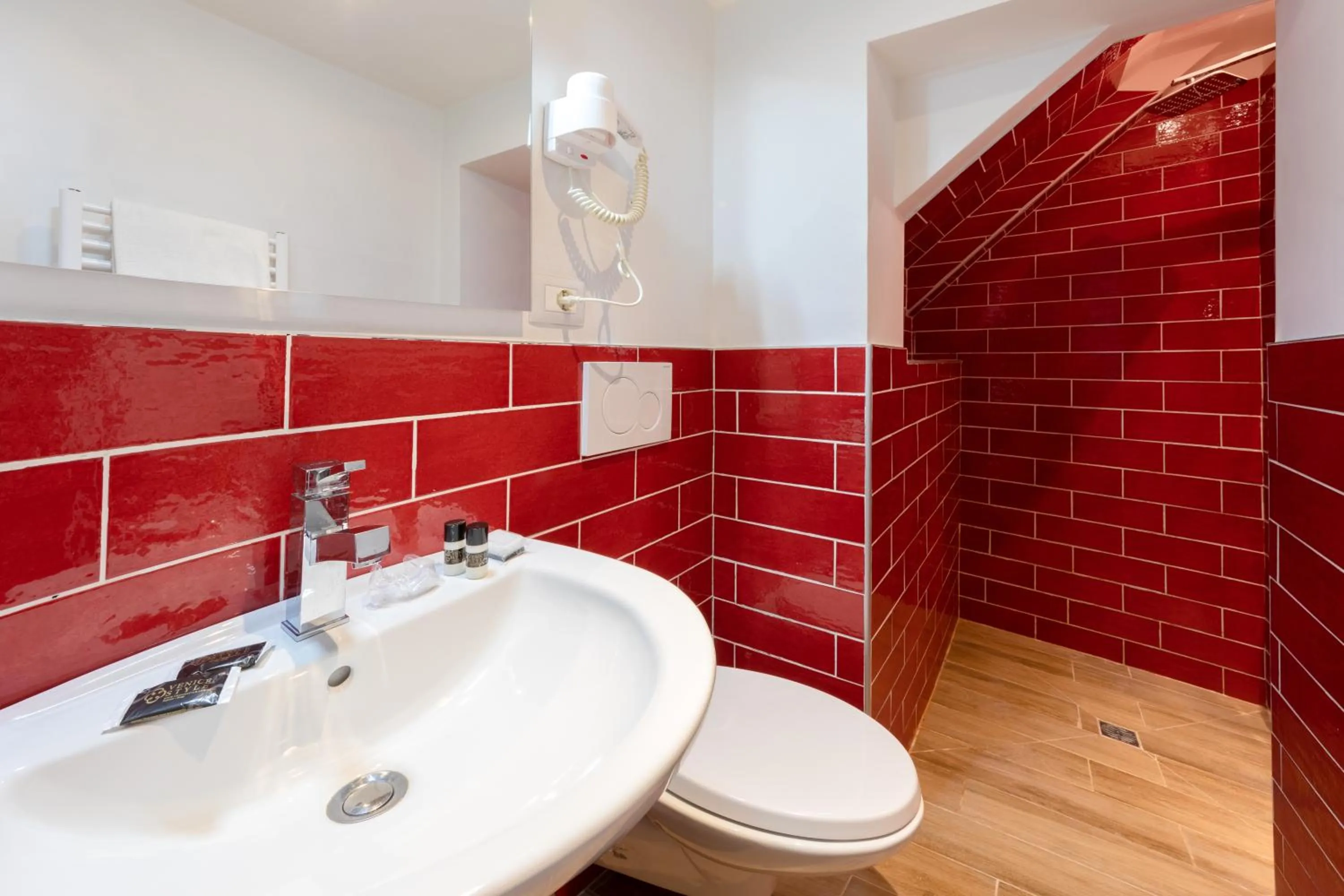 Shower in Hotel San Giorgio