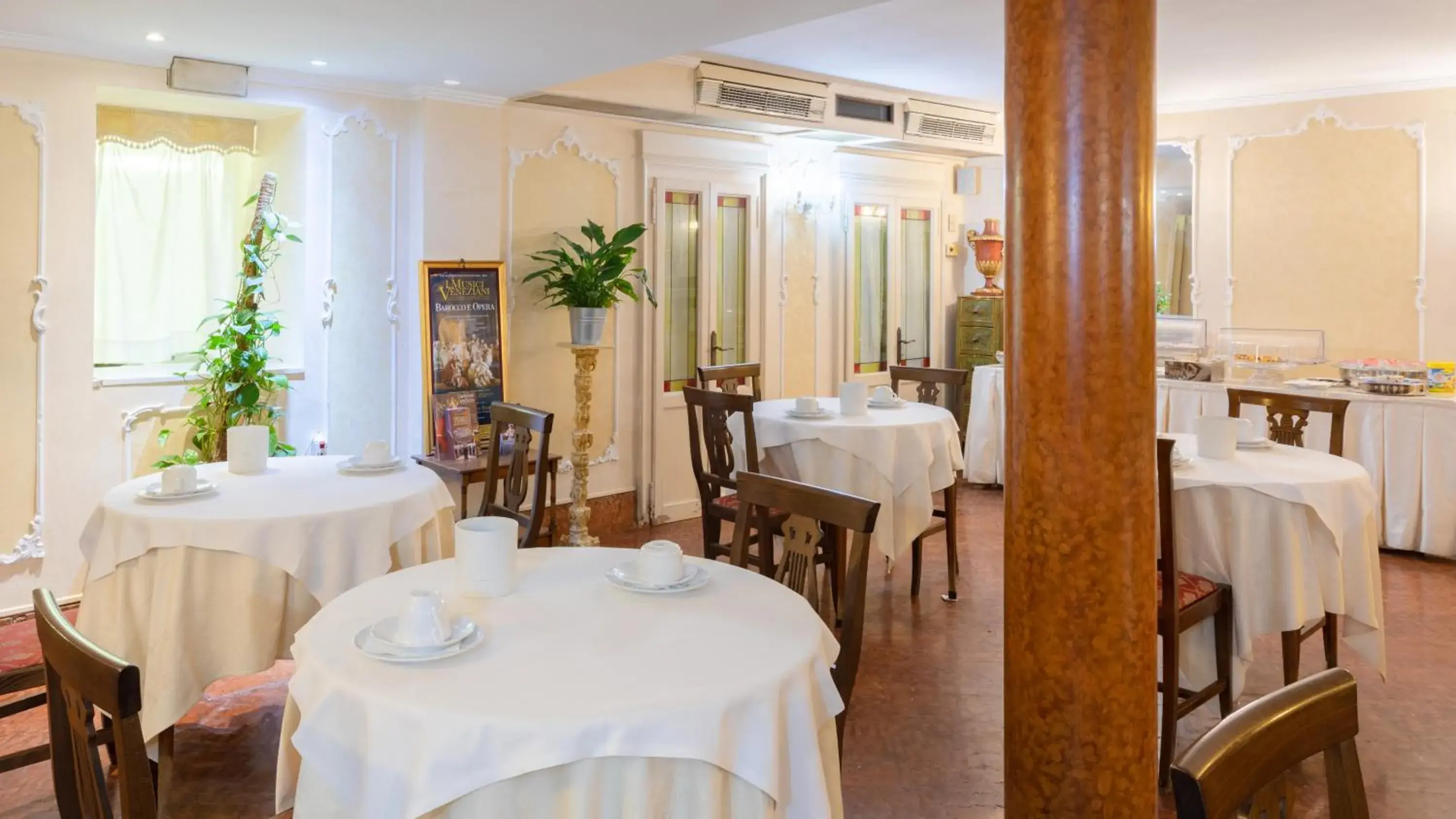 Restaurant/places to eat in Hotel San Giorgio Restaurant/places to eat in Hotel San Giorgio