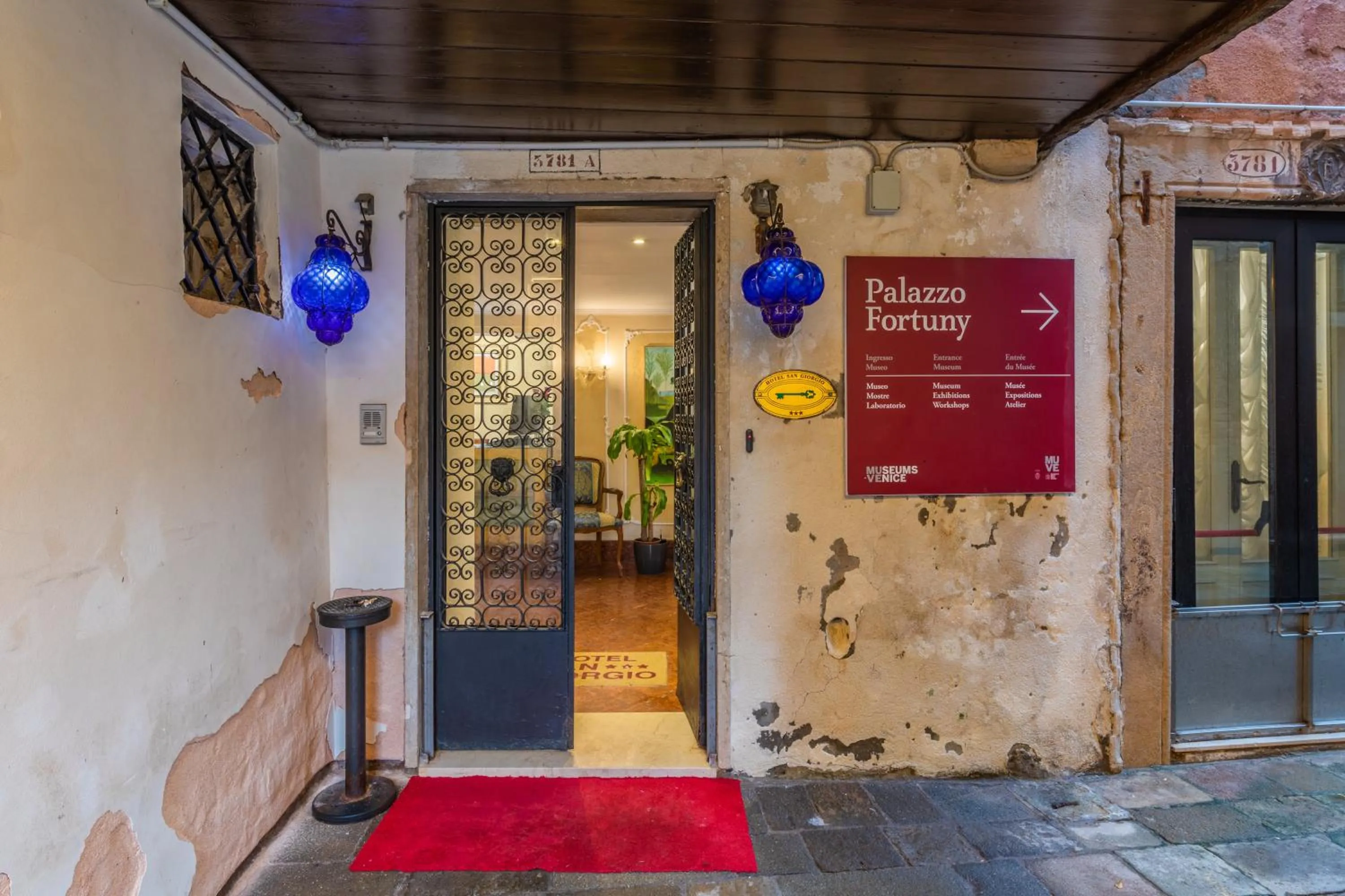 Facade/entrance in Hotel San Giorgio