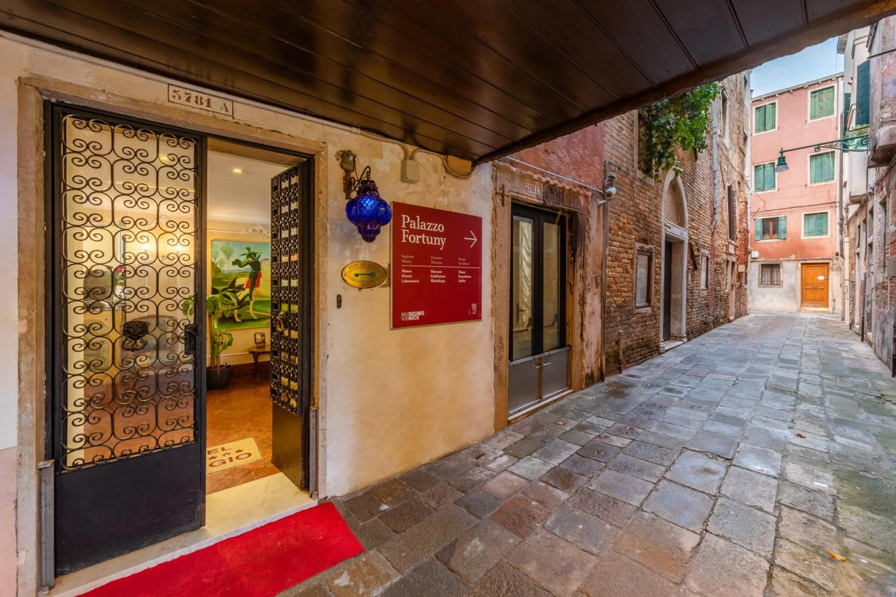 Facade/entrance in Hotel San Giorgio