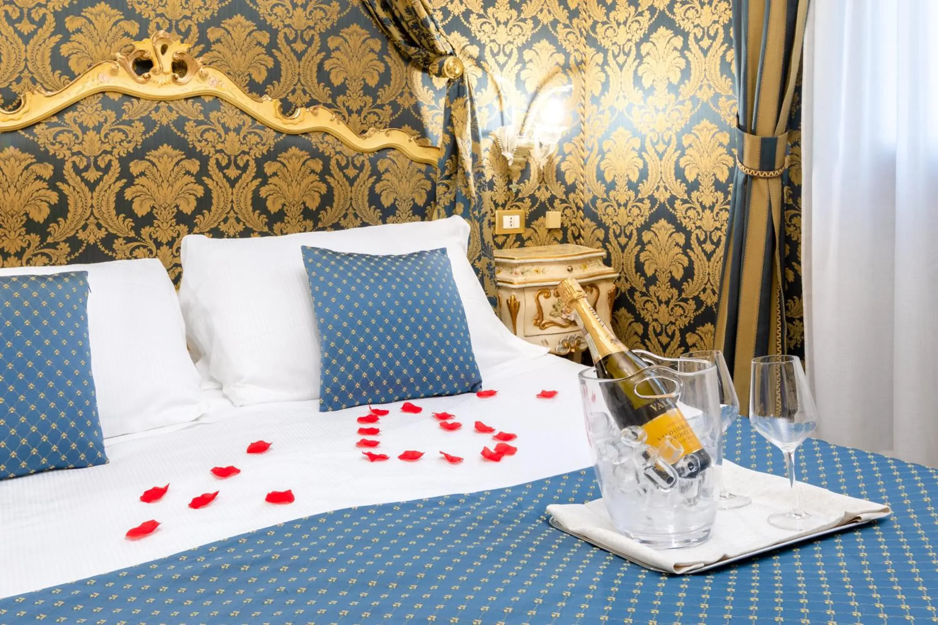 Bed in Hotel San Giorgio Bed in Hotel San Giorgio