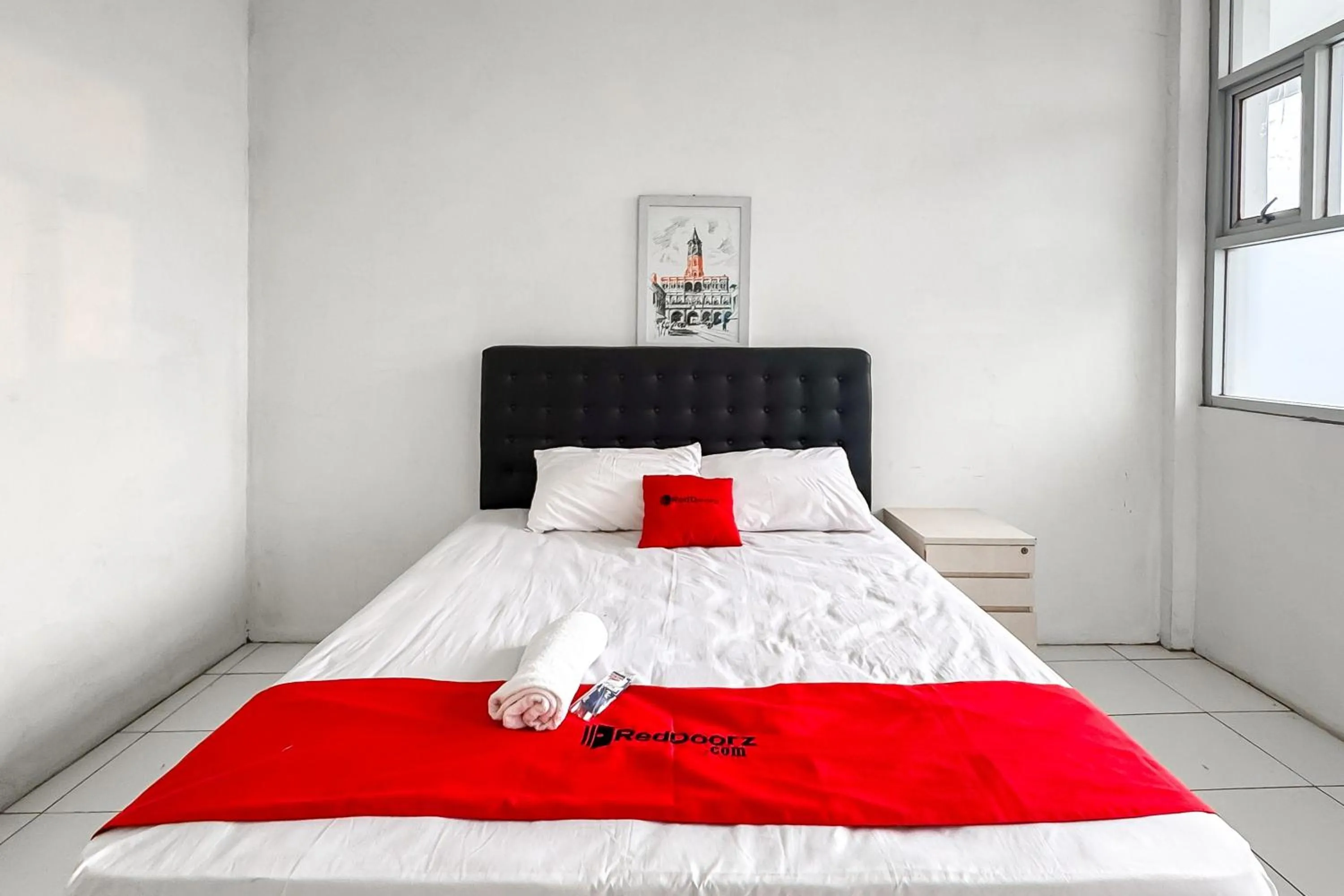 Bedroom, Bed in RedDoorz Syariah at Neu Hostel Cisarua Lembang